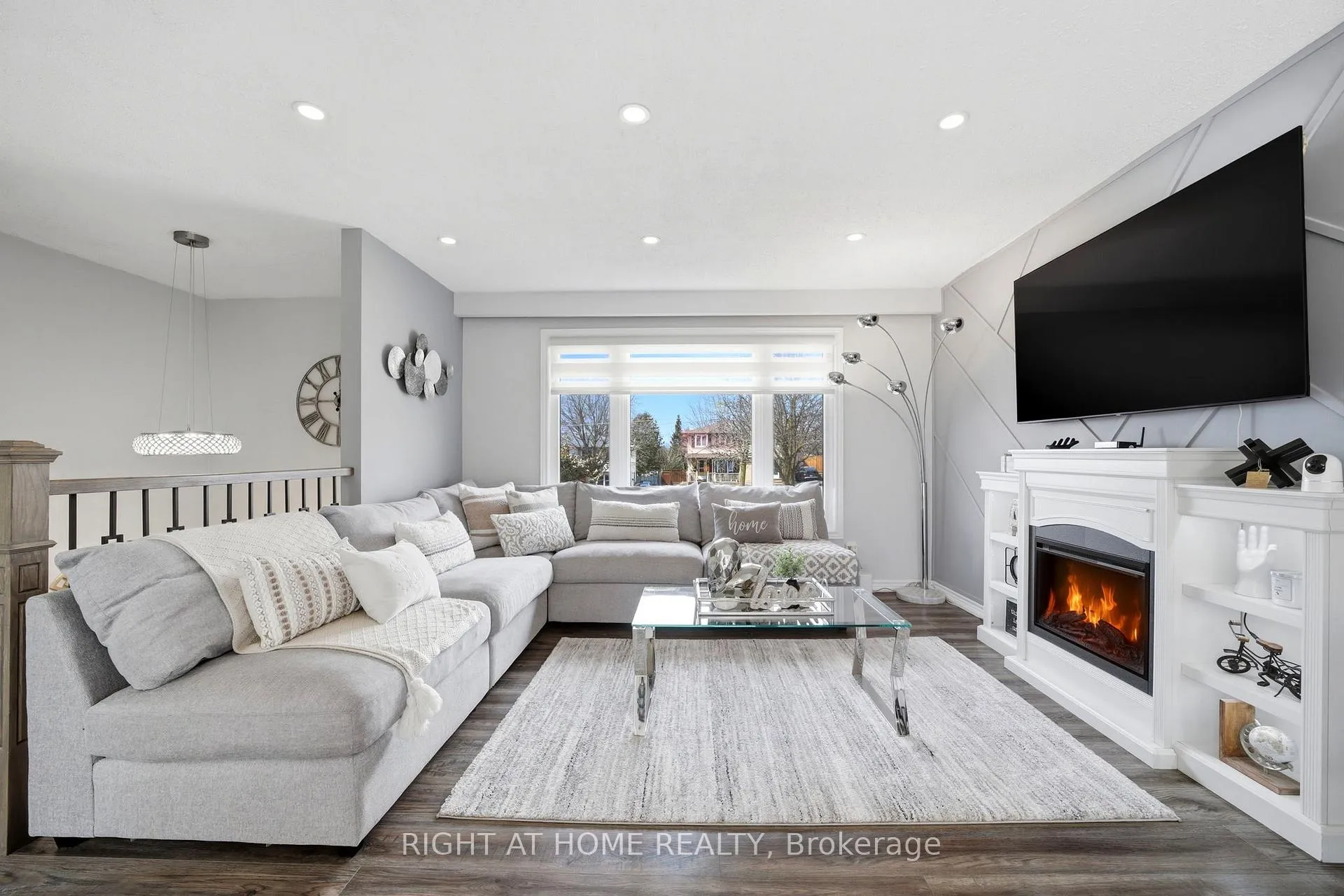 Photo 3 of 602 Willow Road, Guelph, Willow West/Sugarbush/West Acres — HOMEH