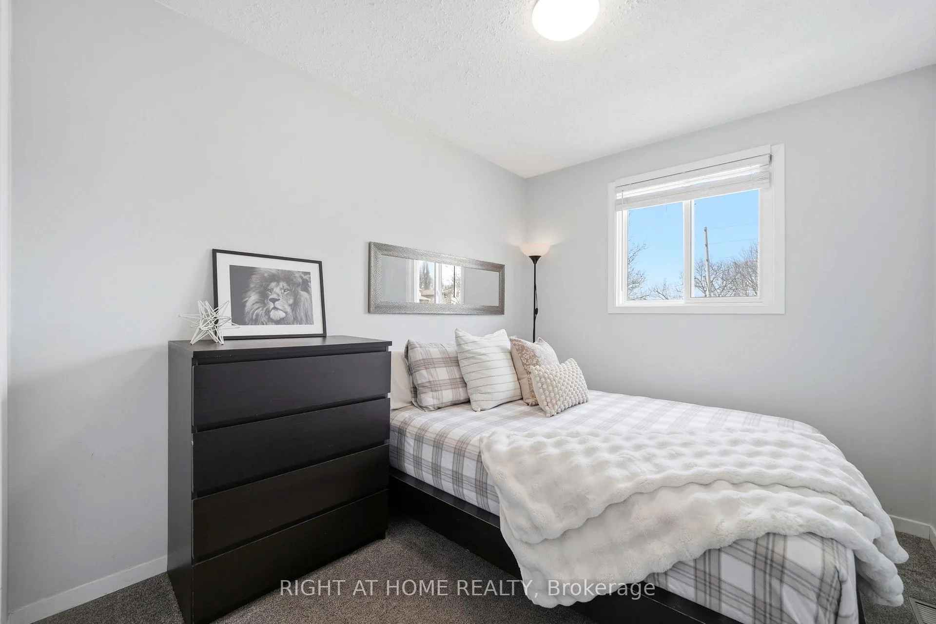 Photo 16 of 602 Willow Road, Guelph, Willow West/Sugarbush/West Acres — HOMEH