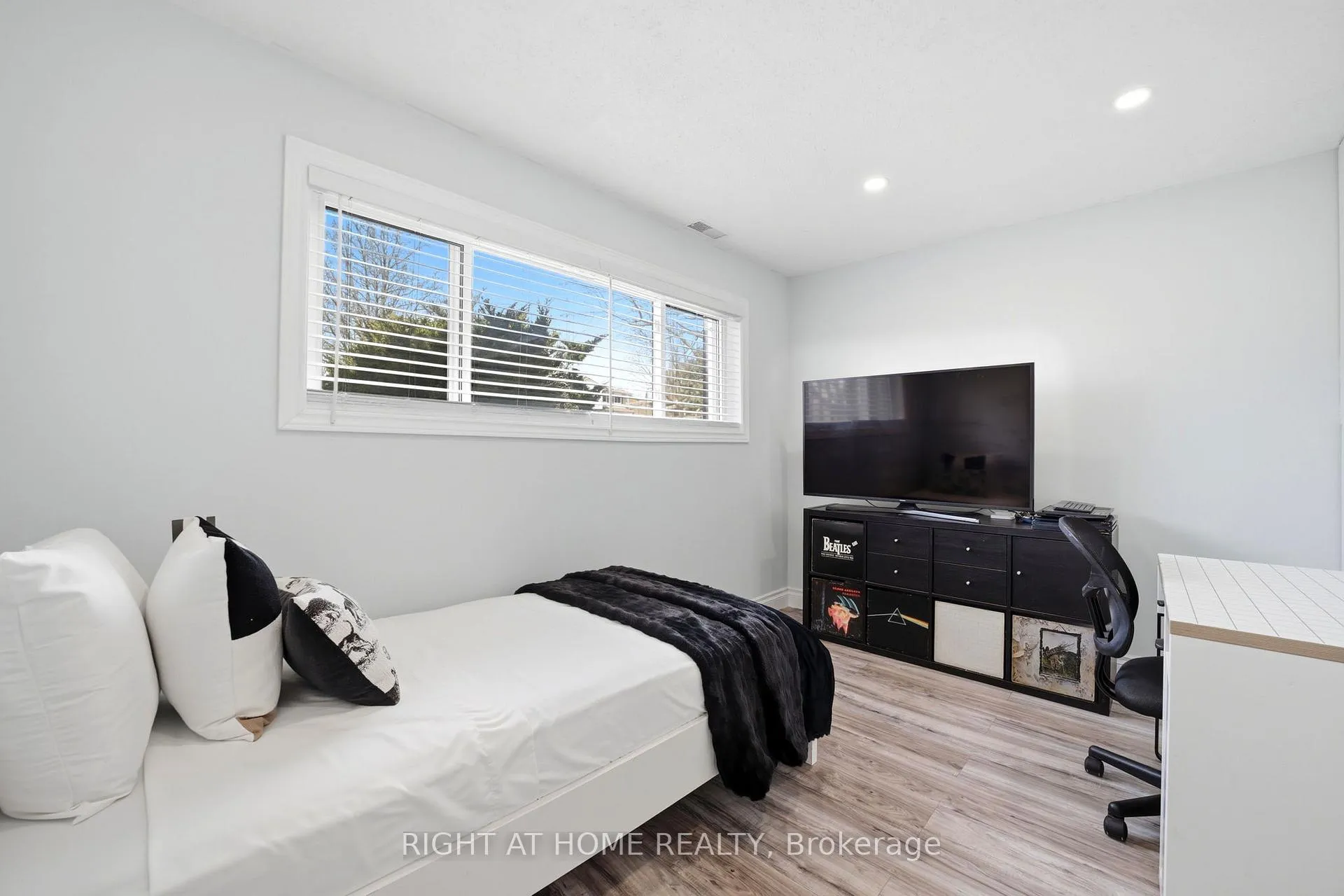 Photo 21 of 602 Willow Road, Guelph, Willow West/Sugarbush/West Acres — HOMEH