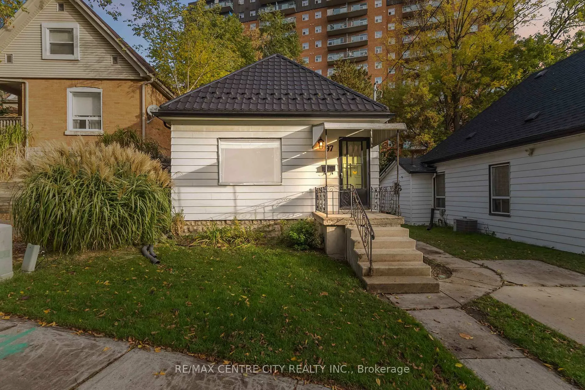 Photo 4 of 97 Walnut Street, London, North N — HOMEH