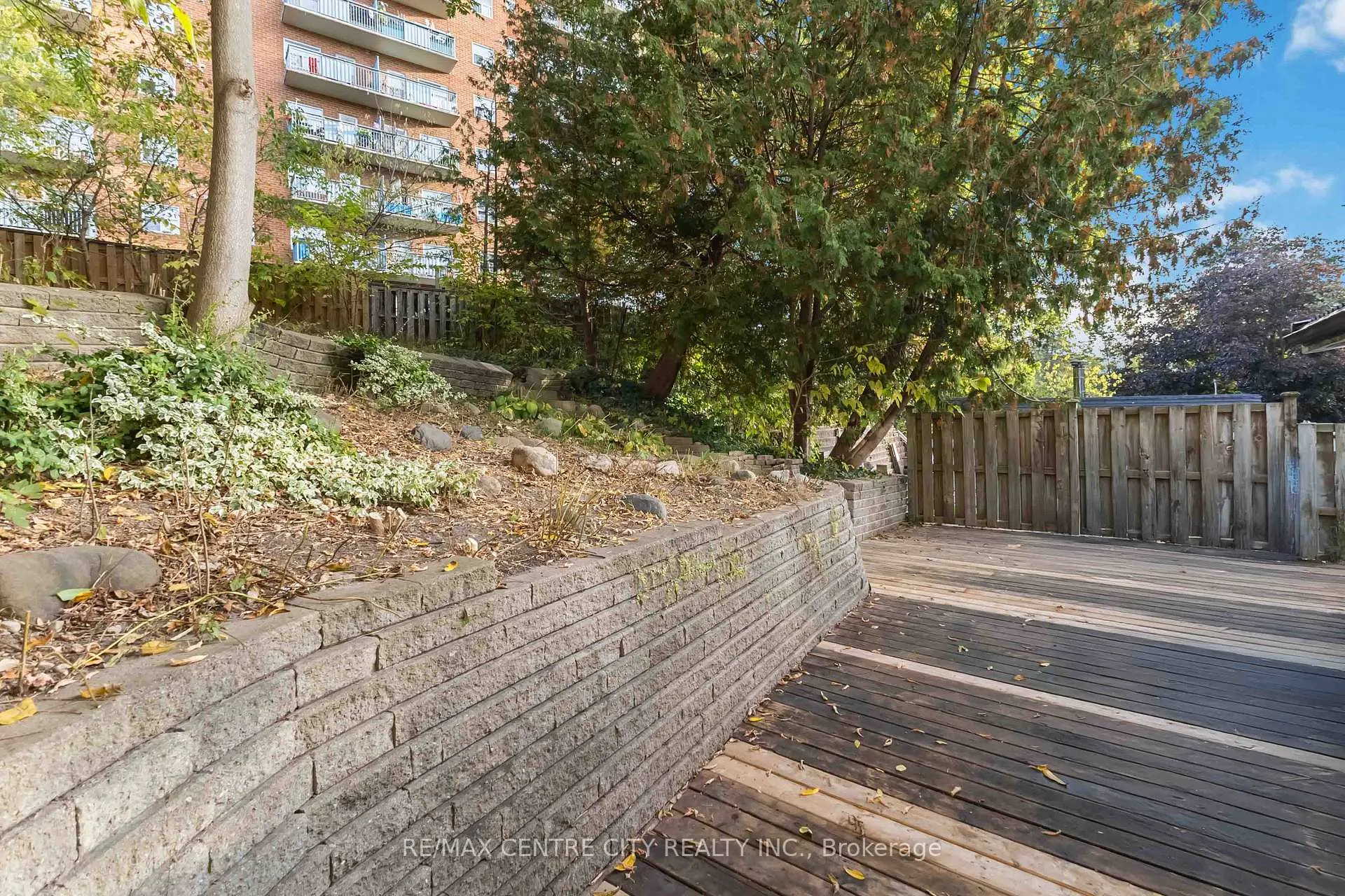 Photo 36 of 97 Walnut Street, London, North N — HOMEH