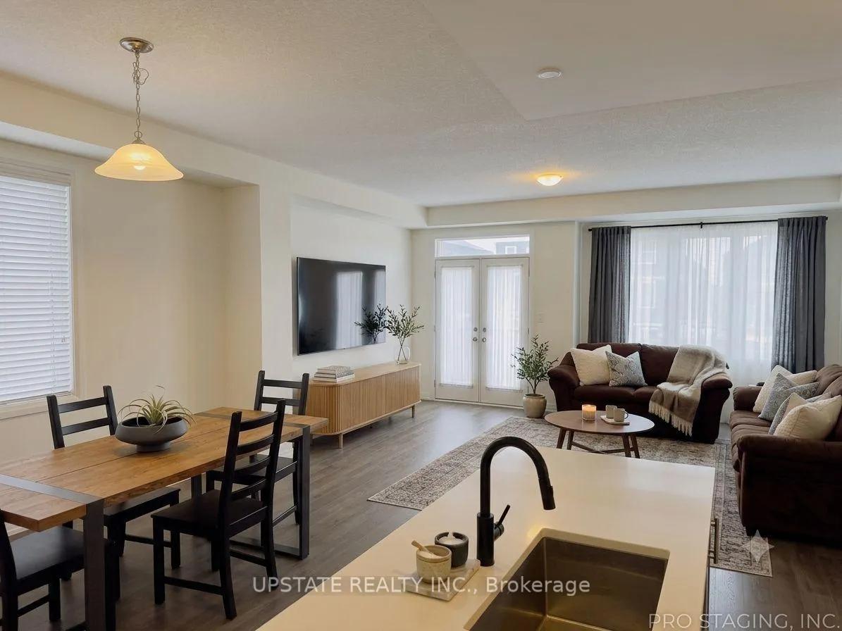 Photo 5 of 49 Norwich Crescent, Haldimand — HOMEH