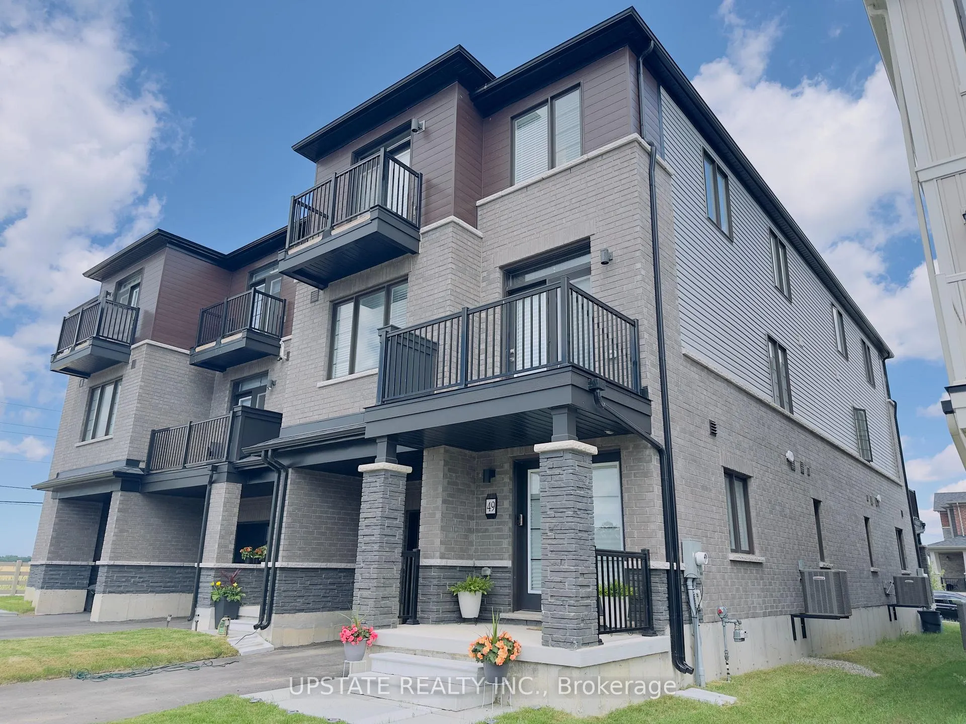 Photo 13 of 49 Norwich Crescent, Haldimand — HOMEH