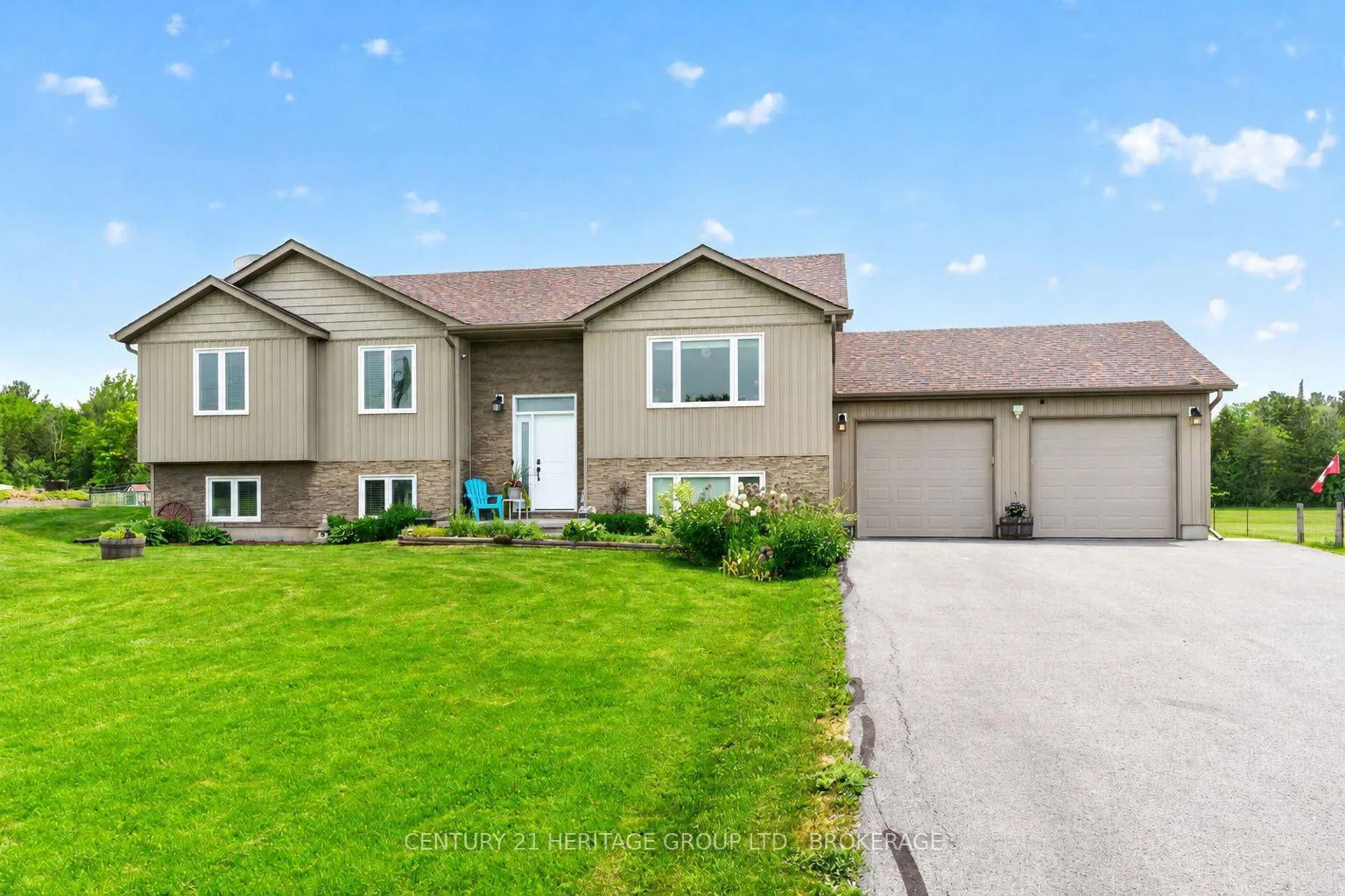 Front of 4786 North Shore Crescent