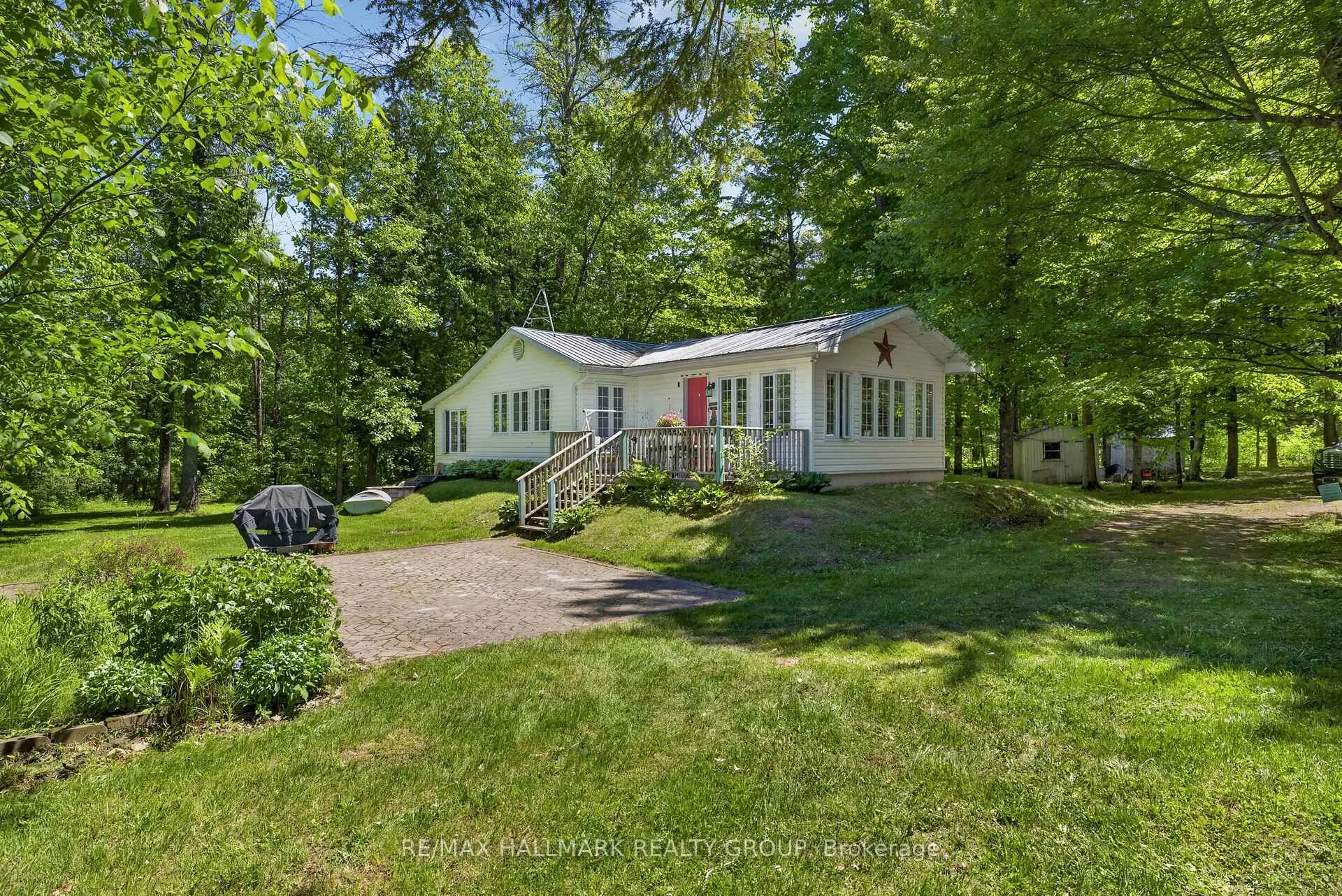 Photo 2 of 2432 Bathurst 2nd Concession, Tay Valley, Bathurst/Burgess & Sherbrooke (Bathurst) Twp — HOMEH