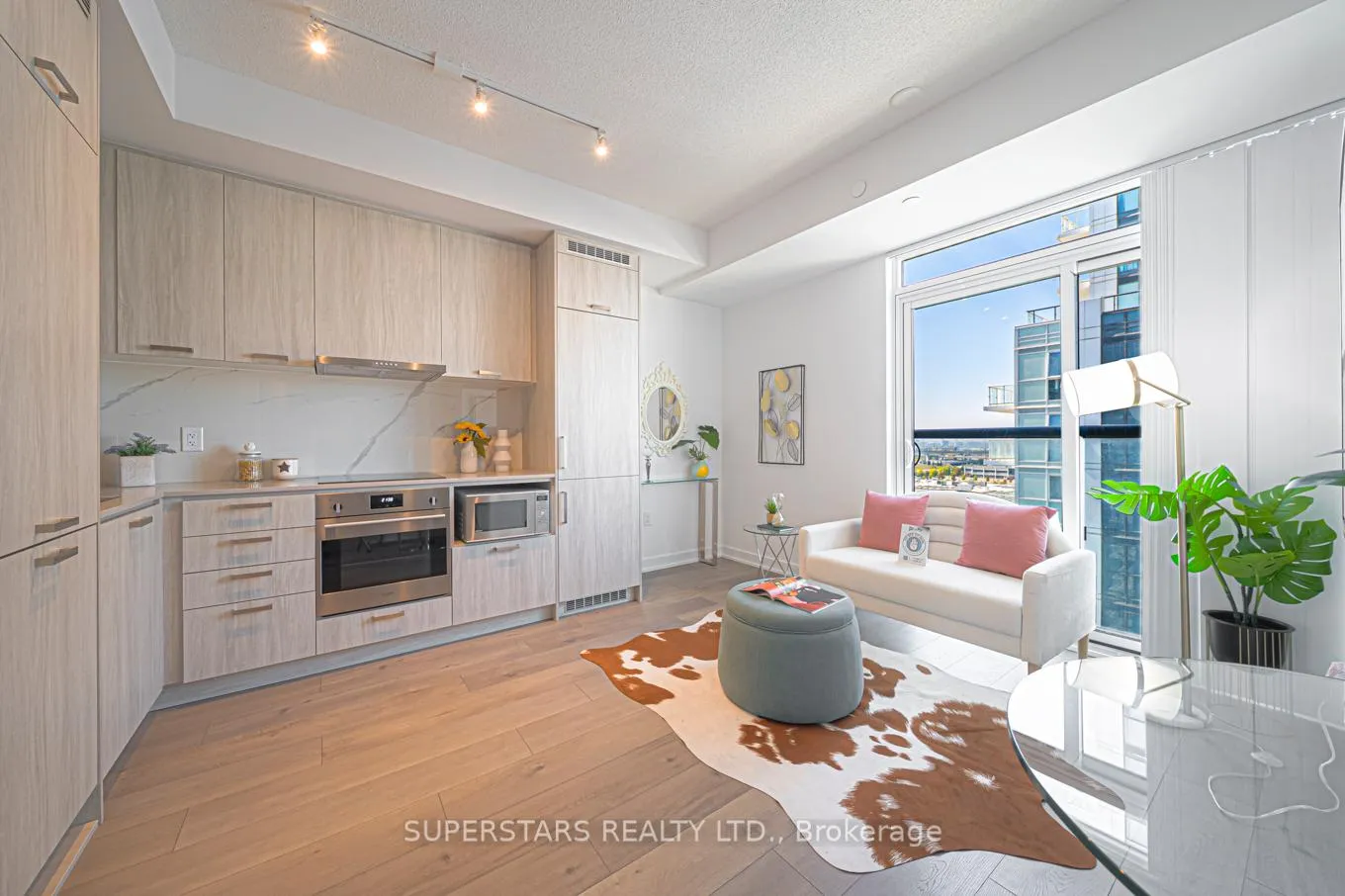 Photo 10 of Unit 1003, 38 Honeycrisp Crescent, Vaughan, Vaughan Corporate Centre — HOMEH