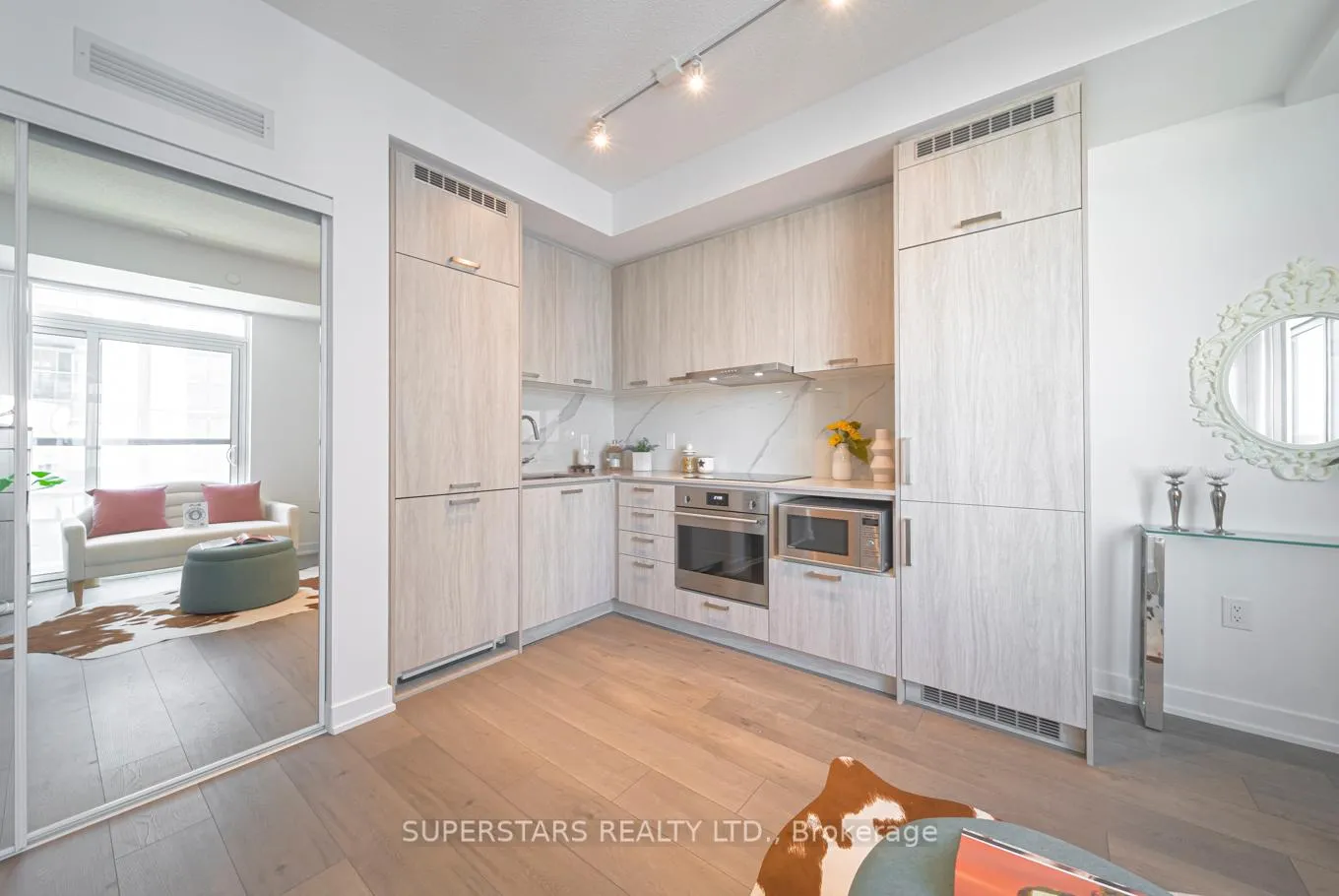 Photo 11 of Unit 1003, 38 Honeycrisp Crescent, Vaughan, Vaughan Corporate Centre — HOMEH