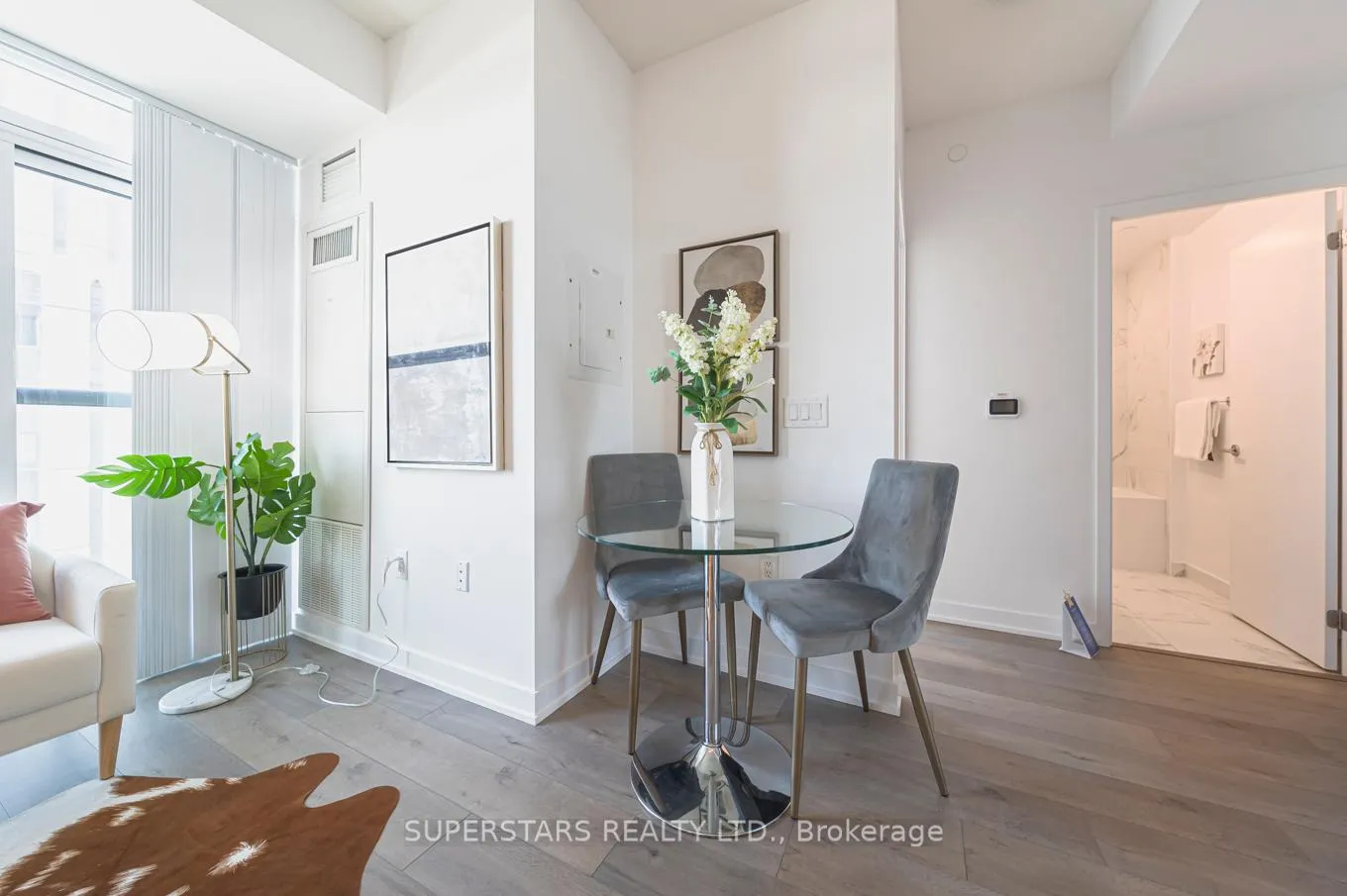 Photo 13 of Unit 1003, 38 Honeycrisp Crescent, Vaughan, Vaughan Corporate Centre — HOMEH