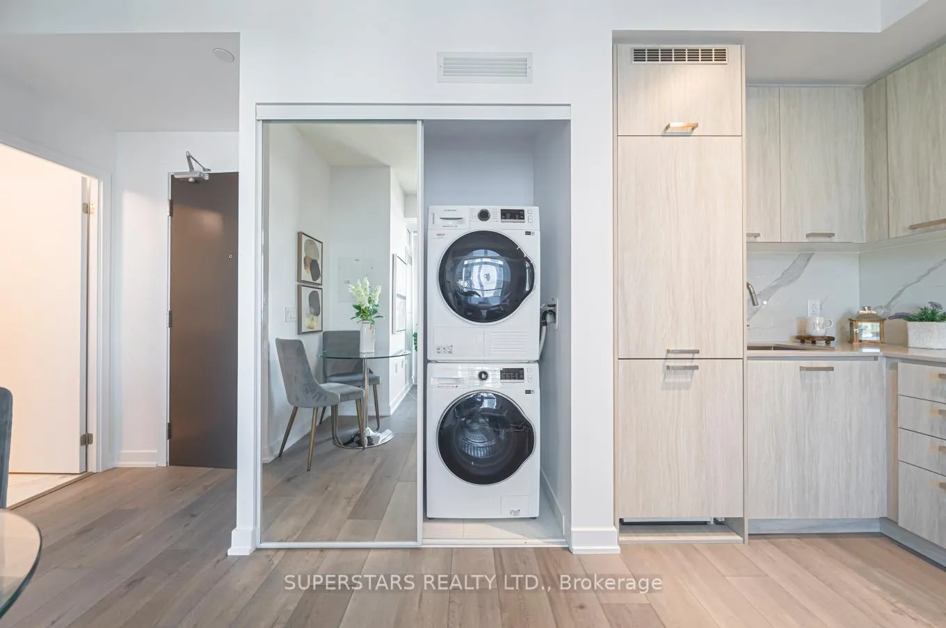 Photo 17 of Unit 1003, 38 Honeycrisp Crescent, Vaughan, Vaughan Corporate Centre — HOMEH