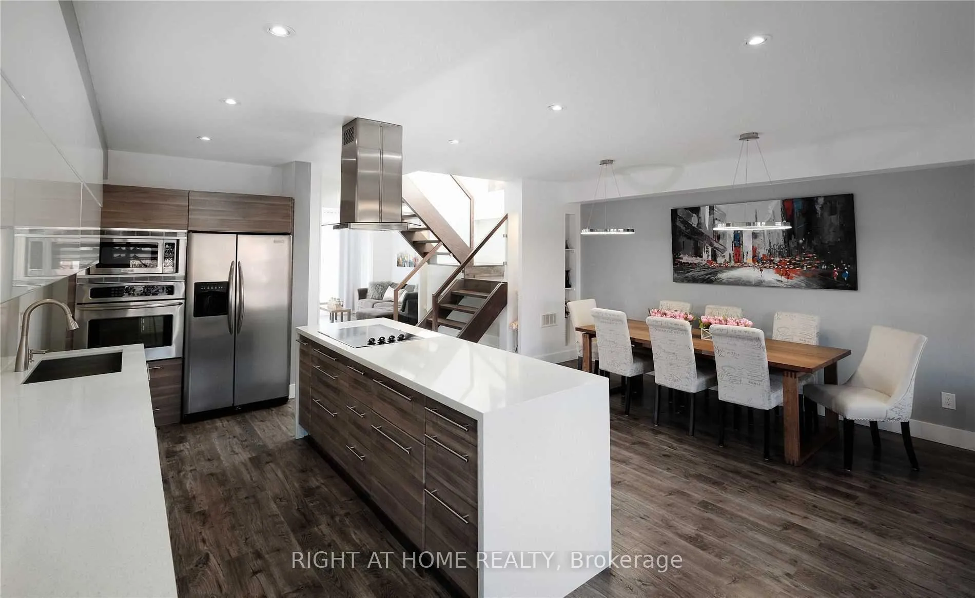 Photo 2 of 206 Gamma Street, Etobicoke, Alderwood — HOMEH