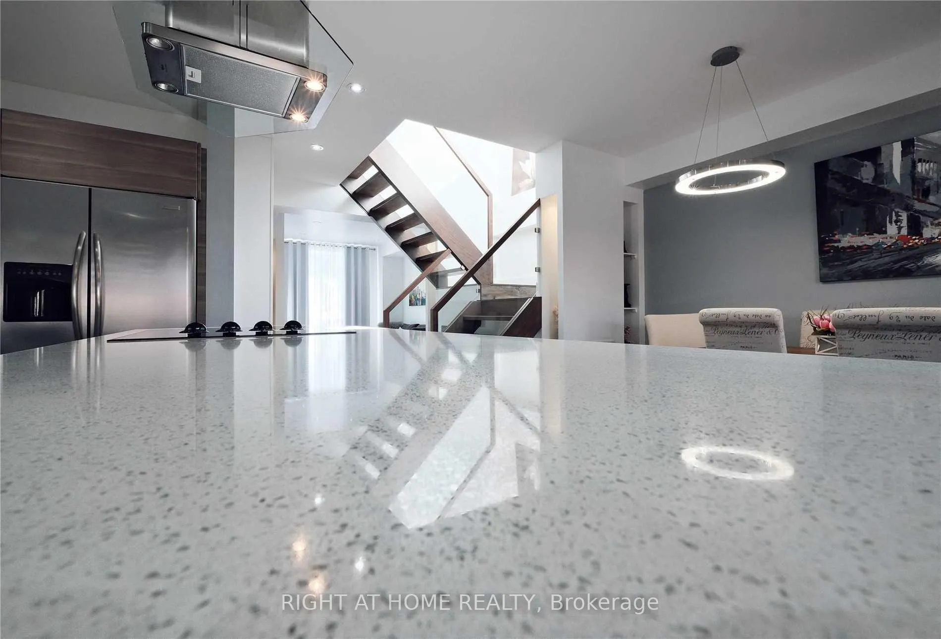 Photo 3 of 206 Gamma Street, Etobicoke, Alderwood — HOMEH