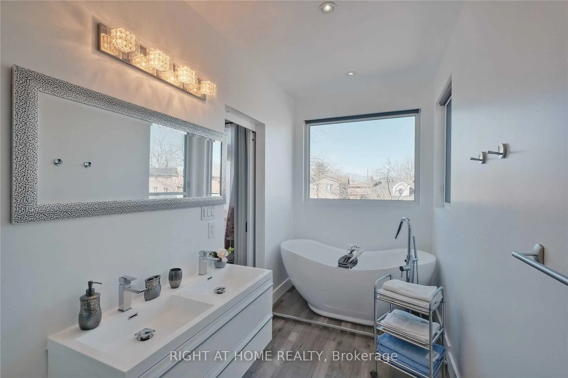 Photo 14 of 206 Gamma Street, Etobicoke, Alderwood — HOMEH