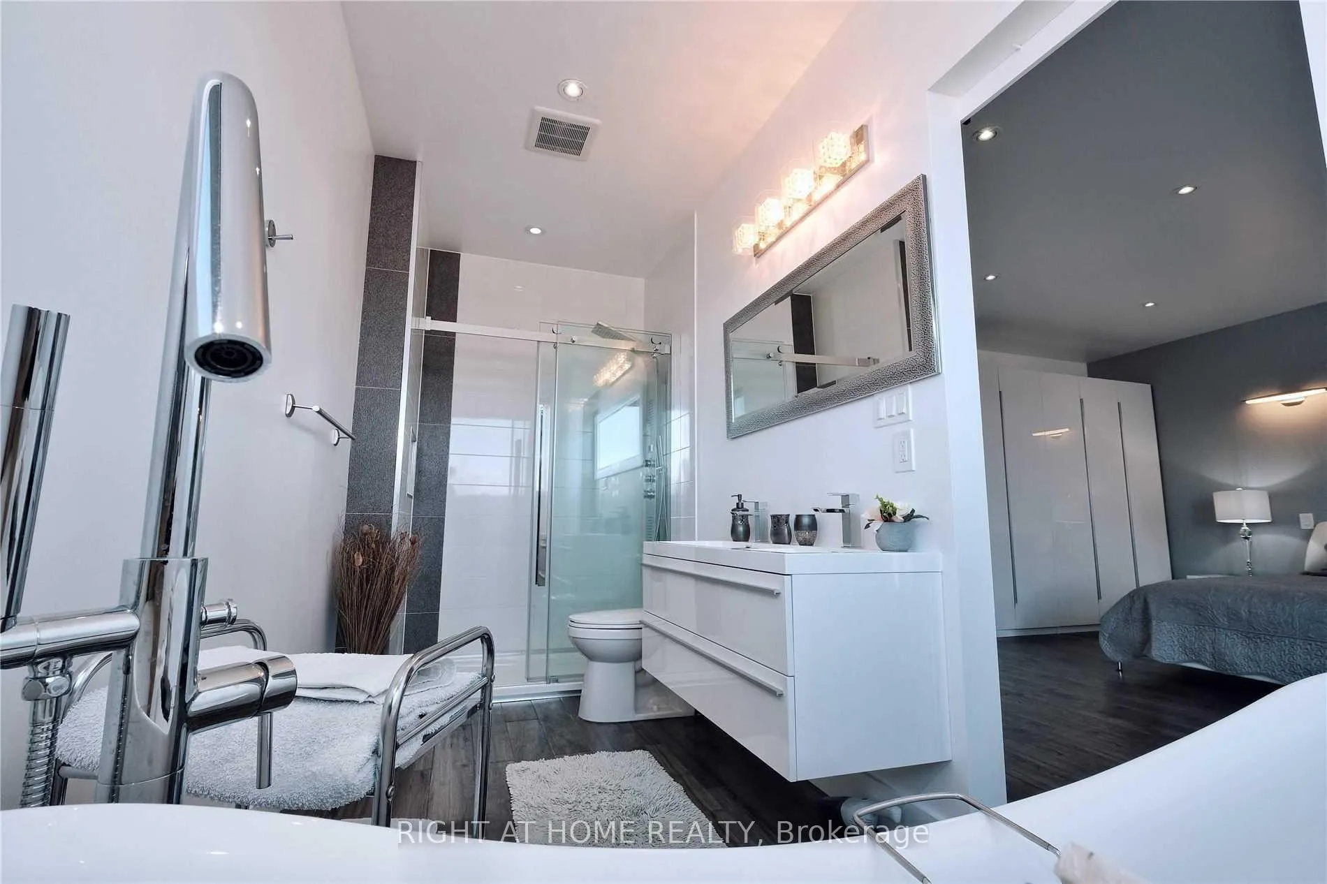 Photo 16 of 206 Gamma Street, Etobicoke, Alderwood — HOMEH