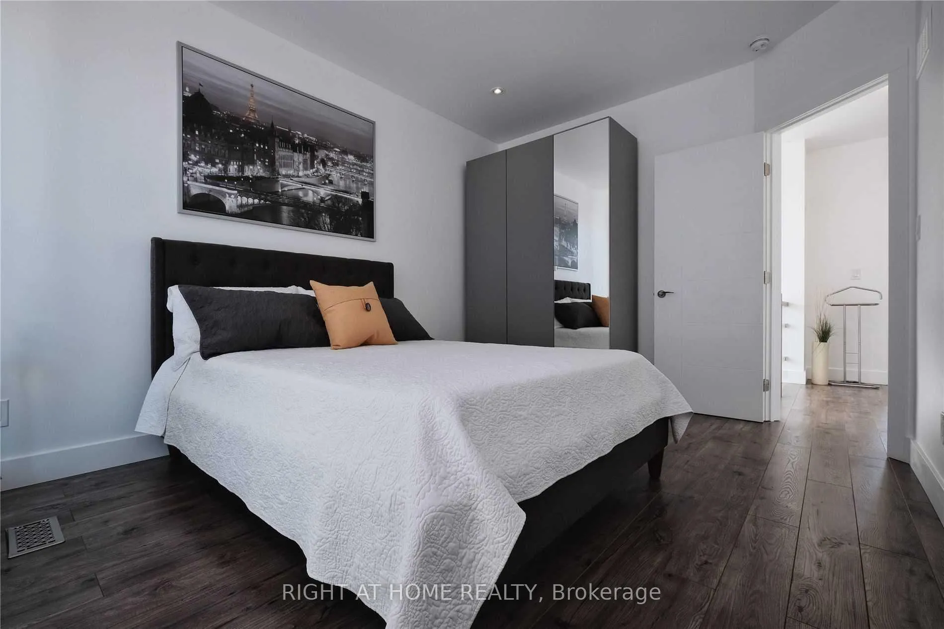 Photo 18 of 206 Gamma Street, Etobicoke, Alderwood — HOMEH