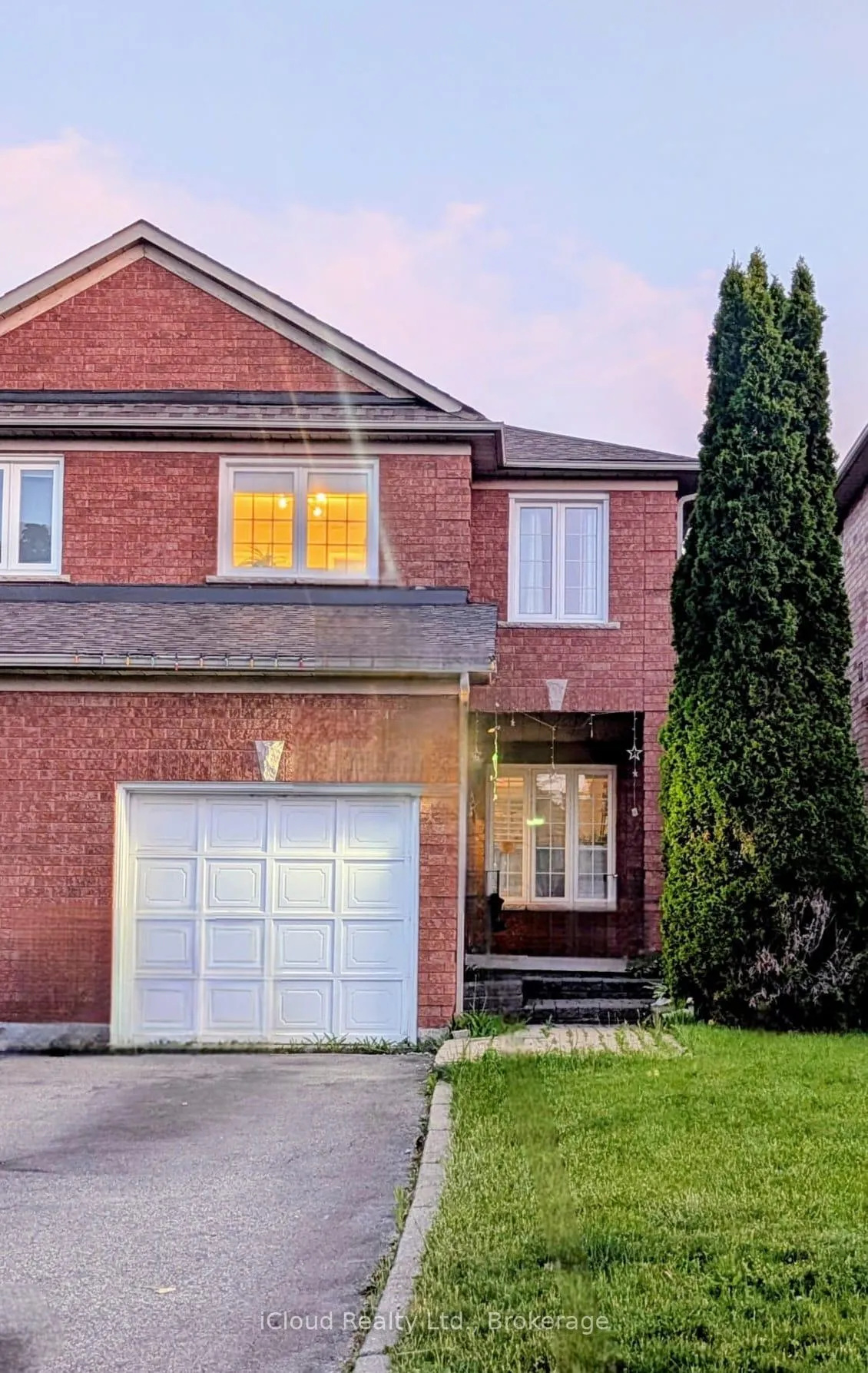 Front of 5470 Palmerston Crescent