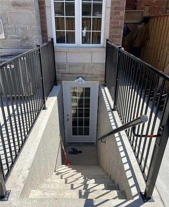 Photo 2 of Unit Bsmt, 75 Morningside Drive, Halton Hills, Georgetown — HOMEH