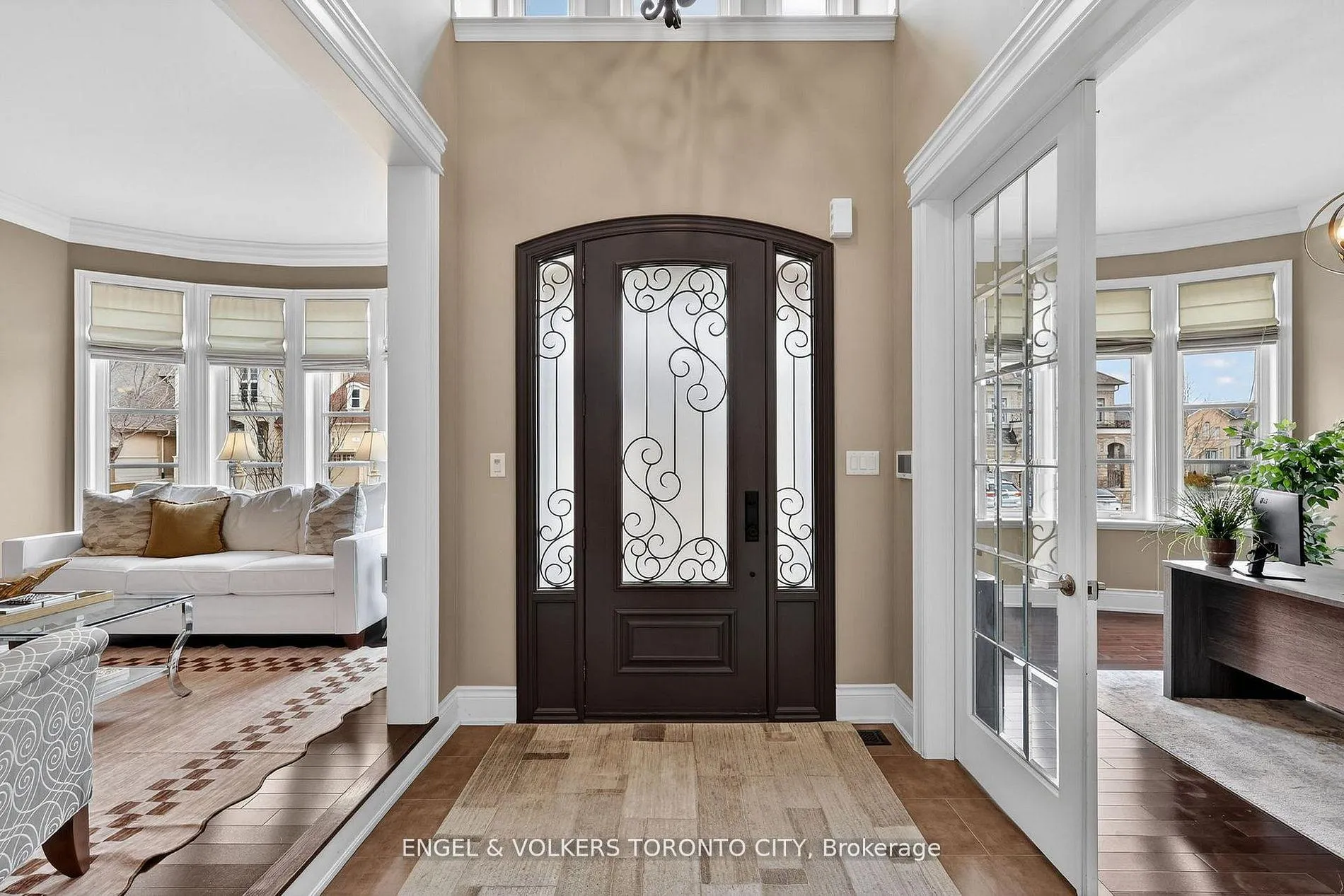 Photo 2 of 10 Silver Sterling Crescent, Vaughan, Vellore Village — HOMEH