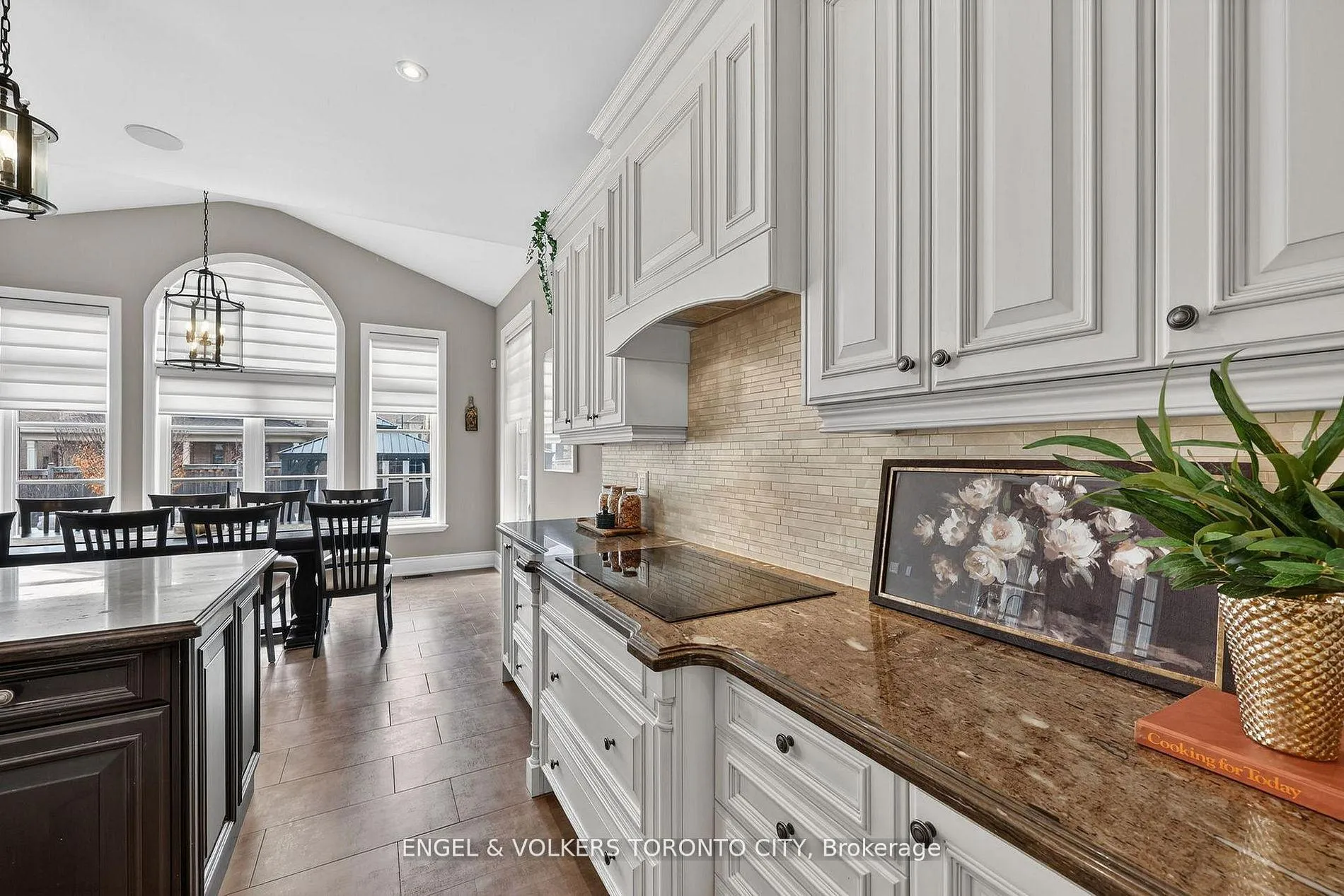 Photo 13 of 10 Silver Sterling Crescent, Vaughan, Vellore Village — HOMEH