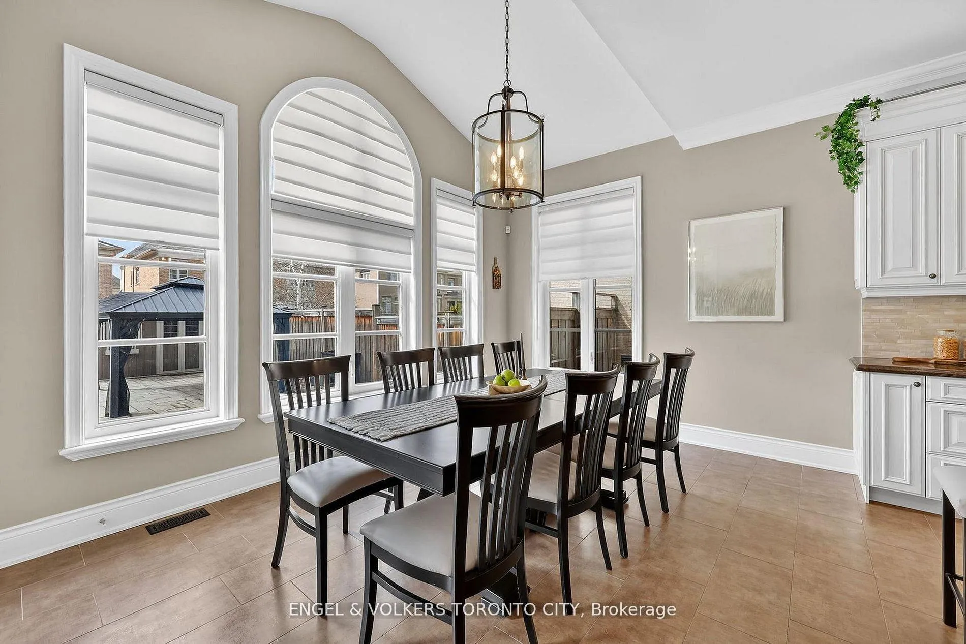 Photo 15 of 10 Silver Sterling Crescent, Vaughan, Vellore Village — HOMEH