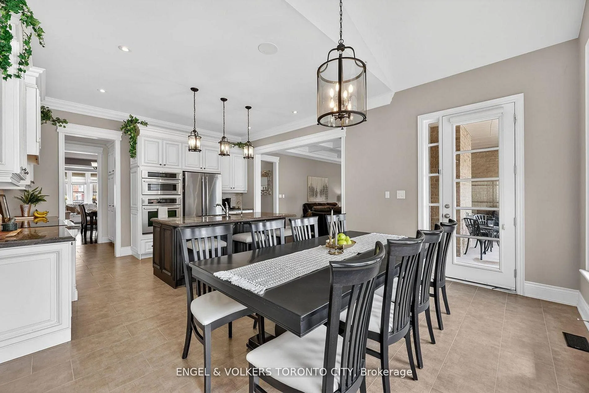 Photo 18 of 10 Silver Sterling Crescent, Vaughan, Vellore Village — HOMEH