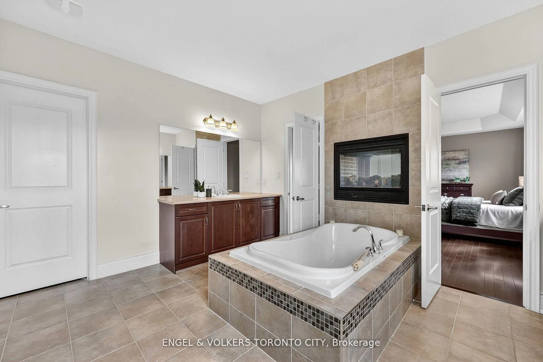 Photo 25 of 10 Silver Sterling Crescent, Vaughan, Vellore Village — HOMEH