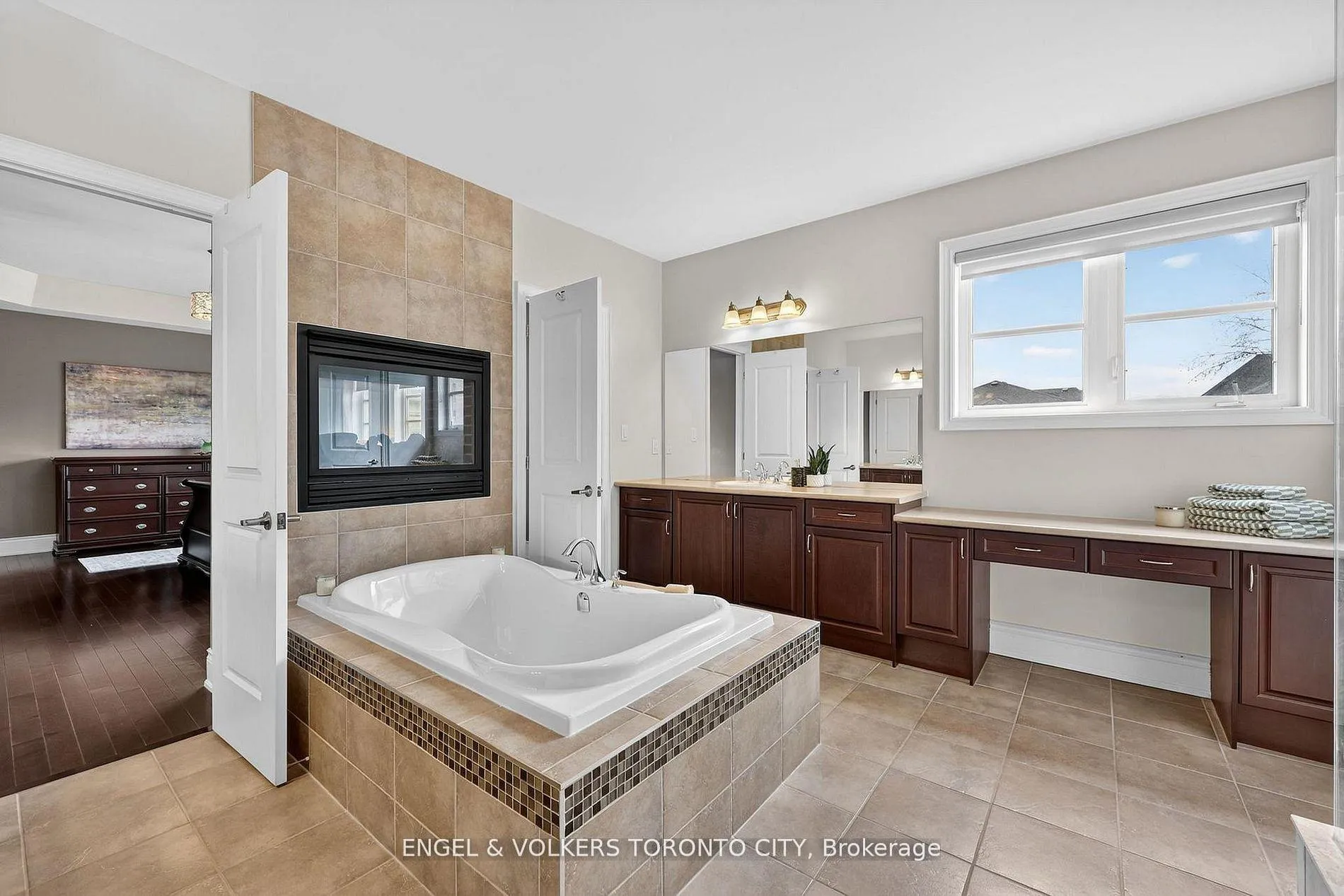 Photo 26 of 10 Silver Sterling Crescent, Vaughan, Vellore Village — HOMEH