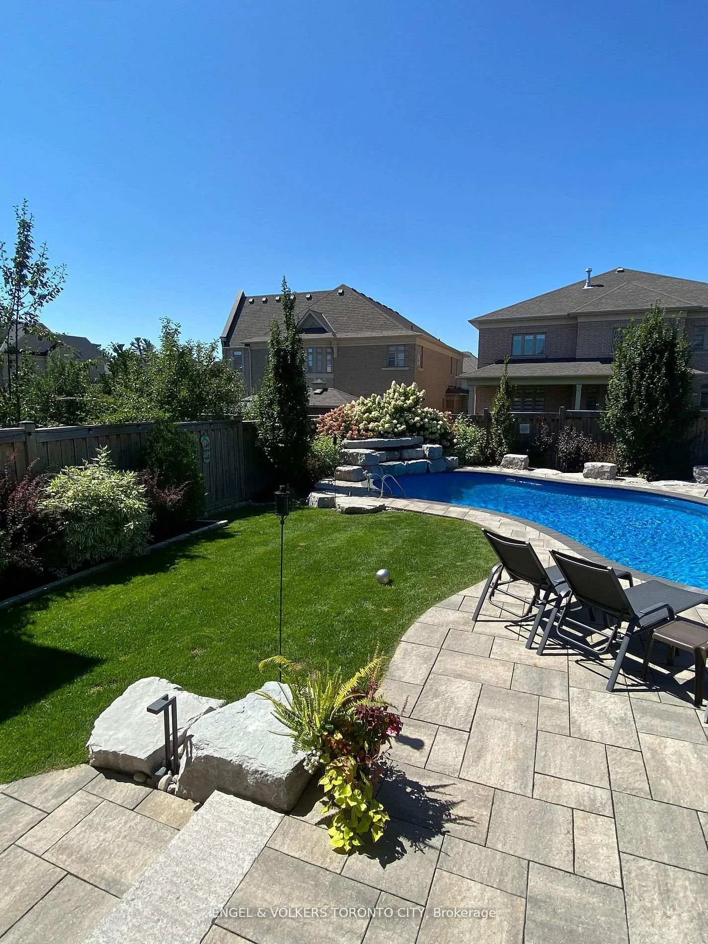 Photo 33 of 10 Silver Sterling Crescent, Vaughan, Vellore Village — HOMEH