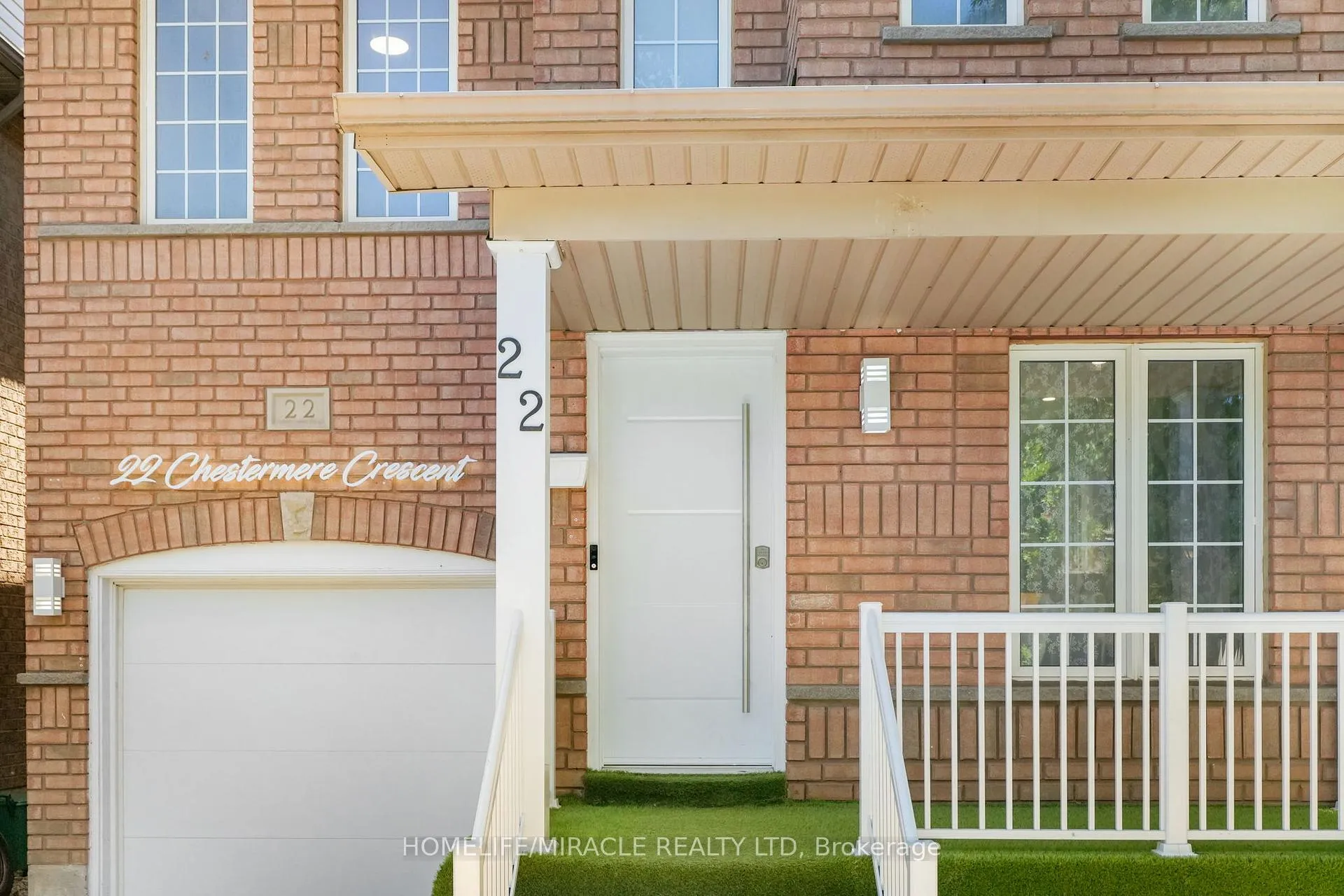 Photo 3 of 22 Chestermere Crescent, Brampton, Fletcher's Meadow — HOMEH