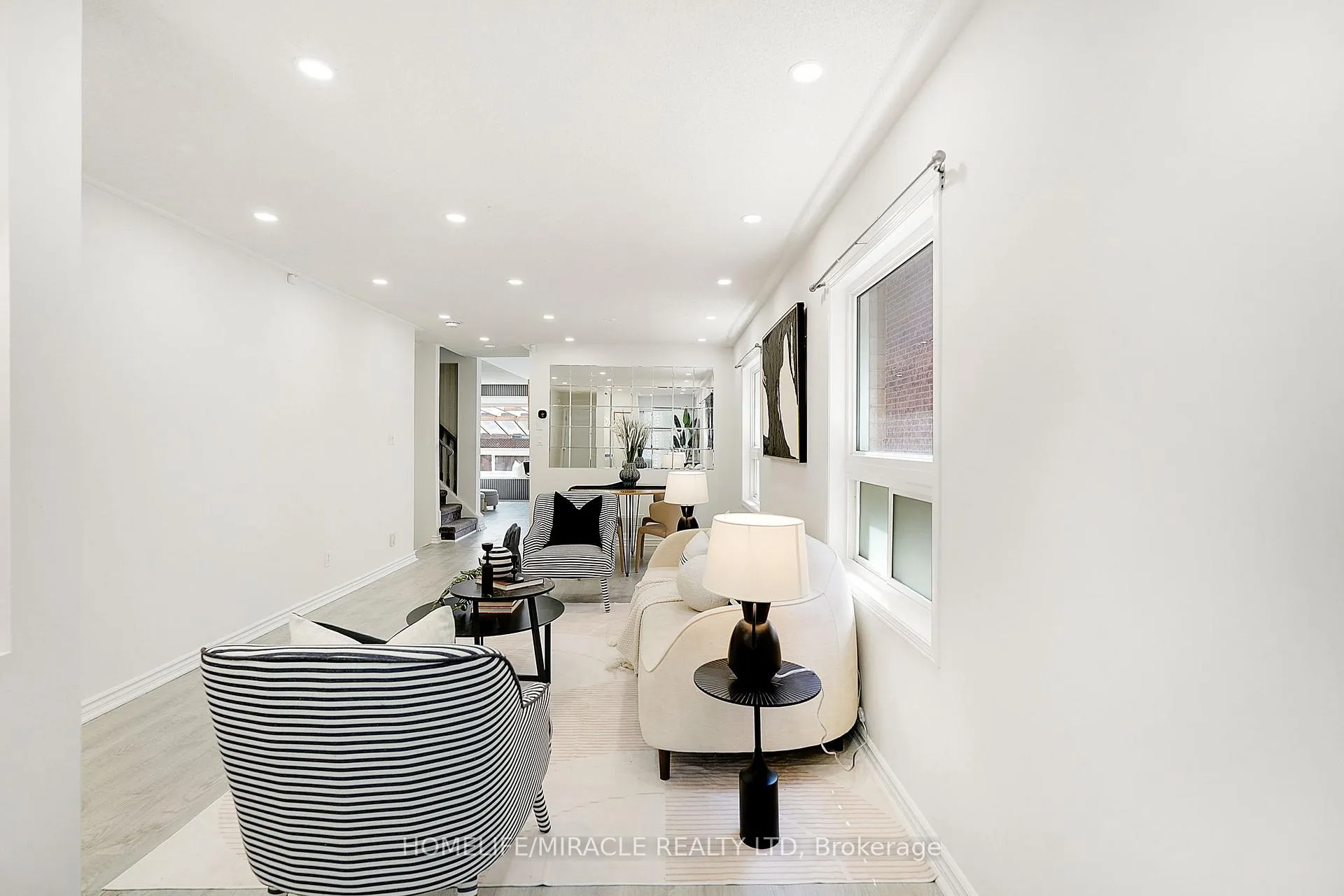 Photo 6 of 22 Chestermere Crescent, Brampton, Fletcher's Meadow — HOMEH