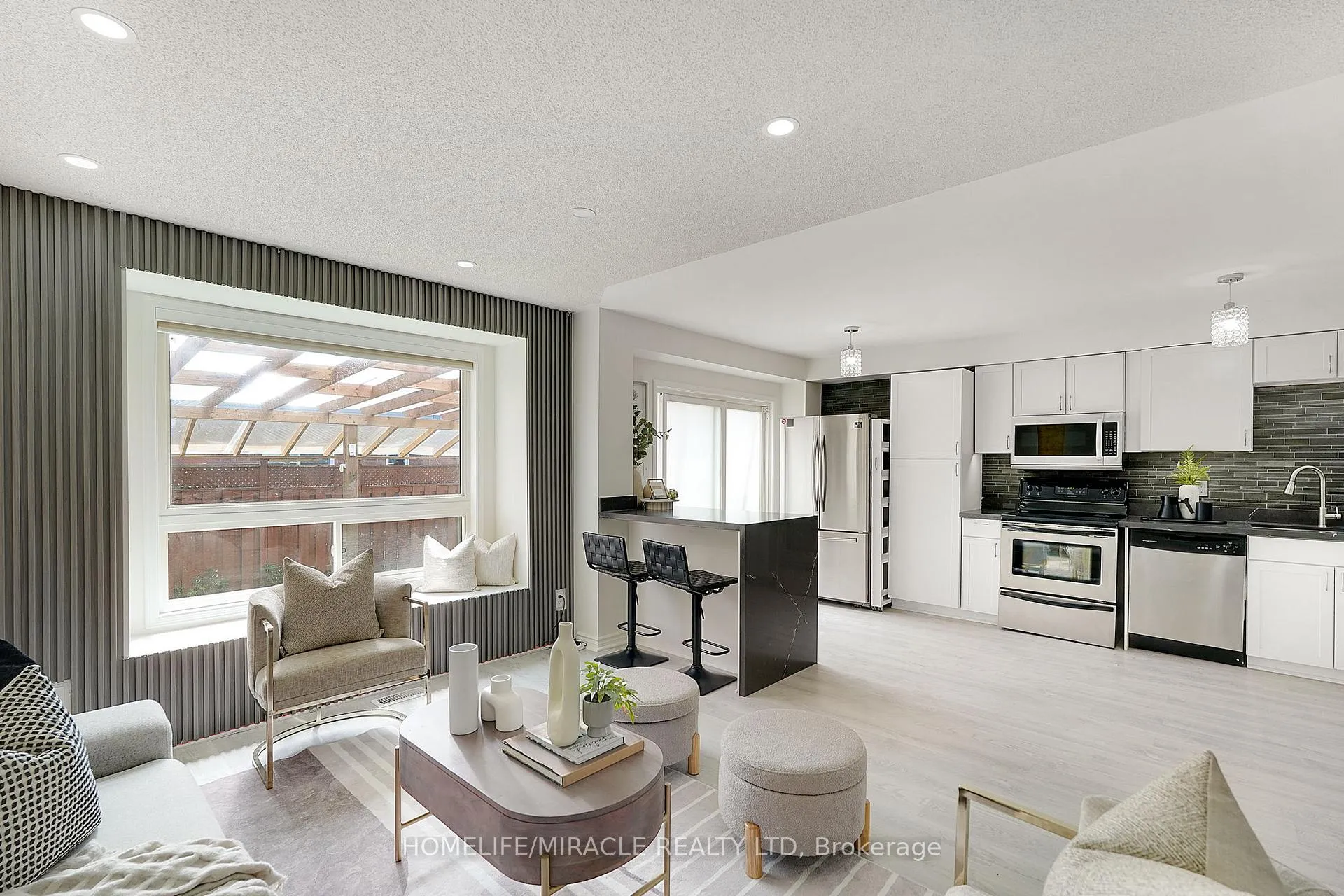 Photo 10 of 22 Chestermere Crescent, Brampton, Fletcher's Meadow — HOMEH