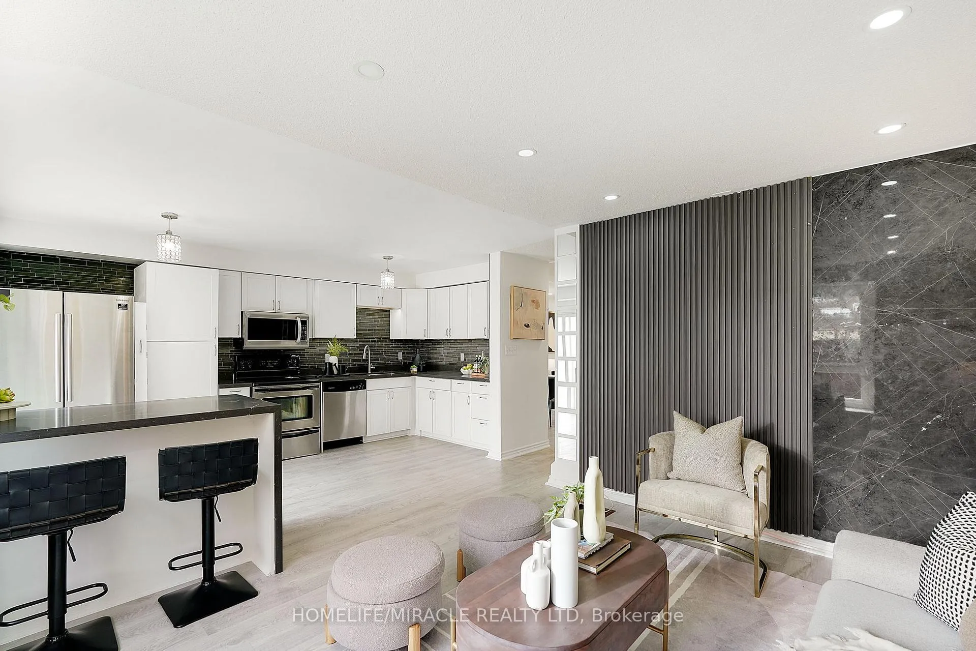 Photo 11 of 22 Chestermere Crescent, Brampton, Fletcher's Meadow — HOMEH