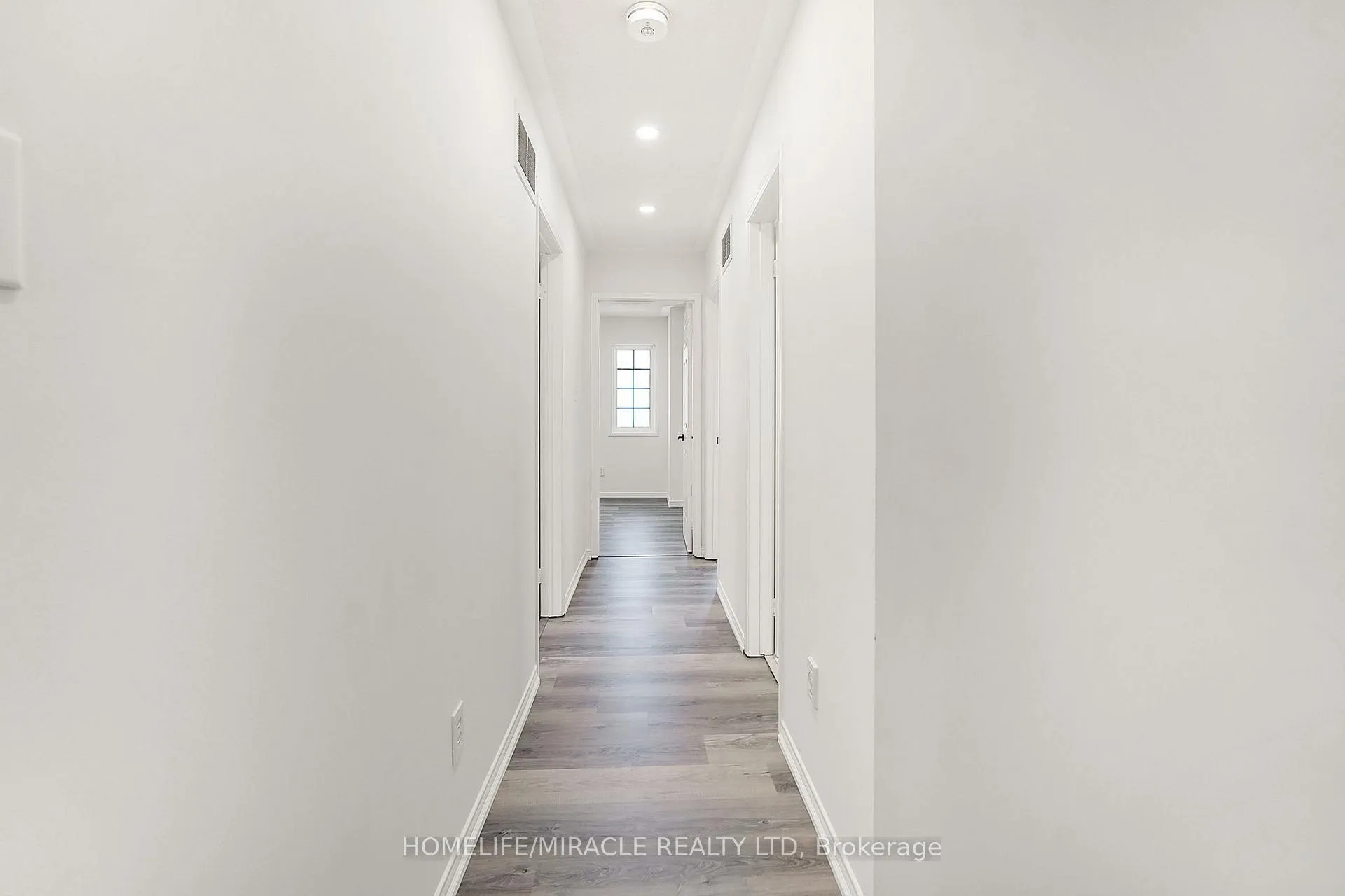 Photo 13 of 22 Chestermere Crescent, Brampton, Fletcher's Meadow — HOMEH