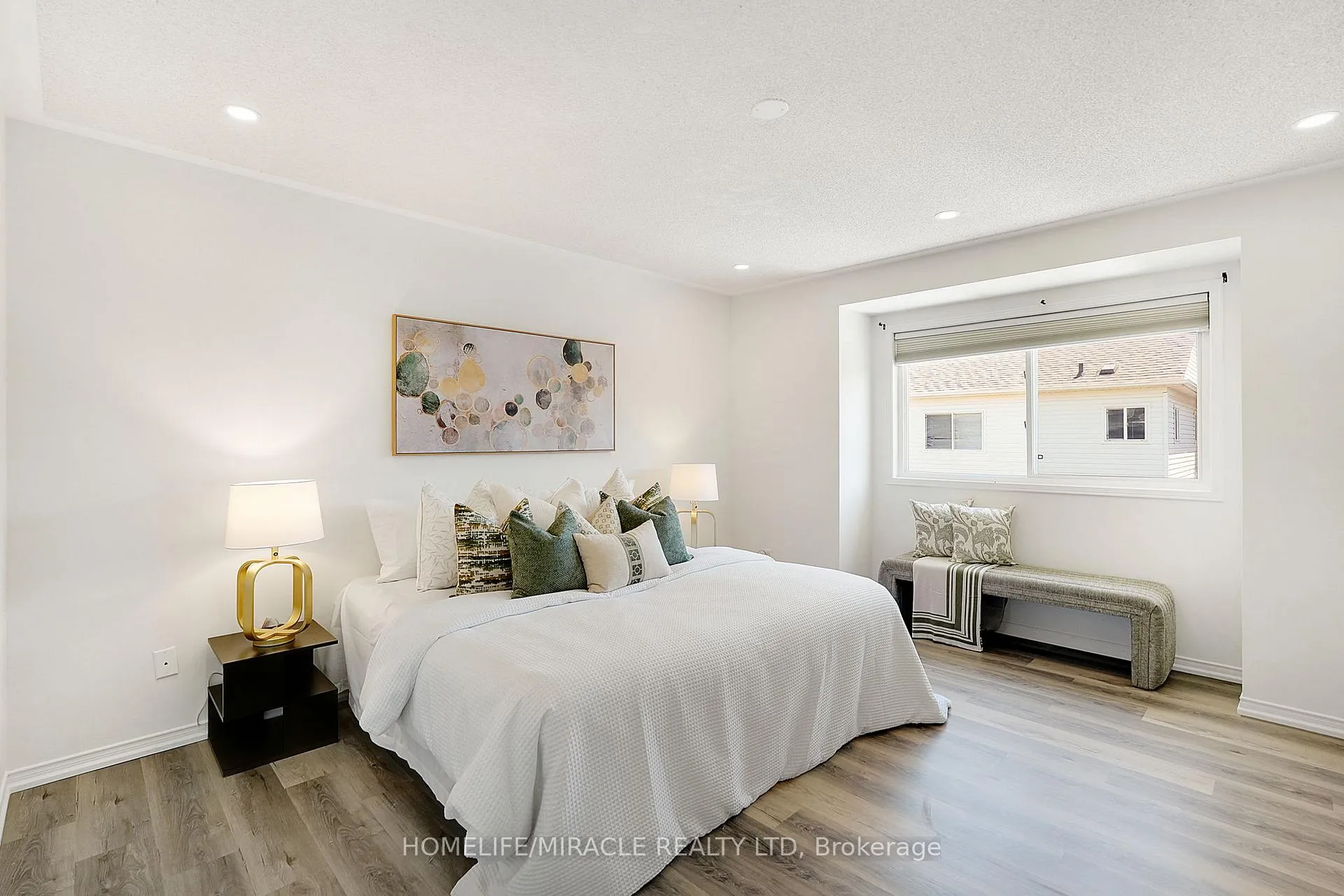 Photo 14 of 22 Chestermere Crescent, Brampton, Fletcher's Meadow — HOMEH