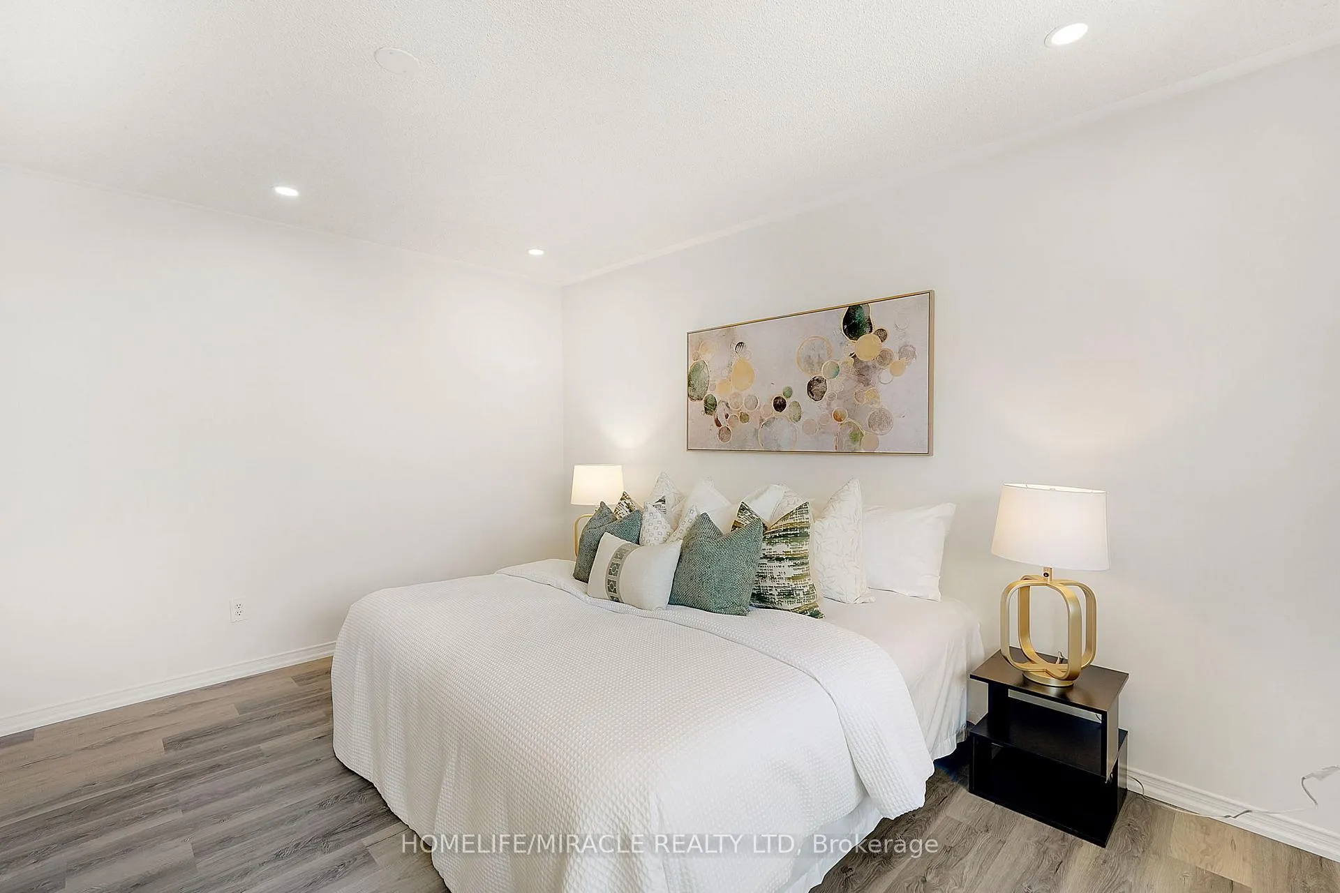 Photo 15 of 22 Chestermere Crescent, Brampton, Fletcher's Meadow — HOMEH