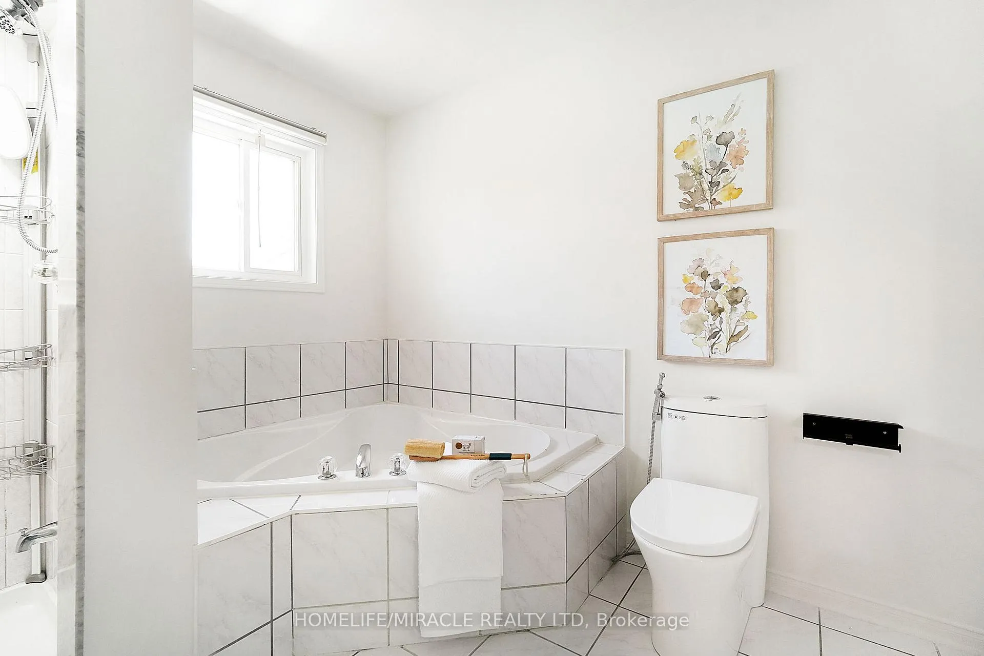 Photo 17 of 22 Chestermere Crescent, Brampton, Fletcher's Meadow — HOMEH