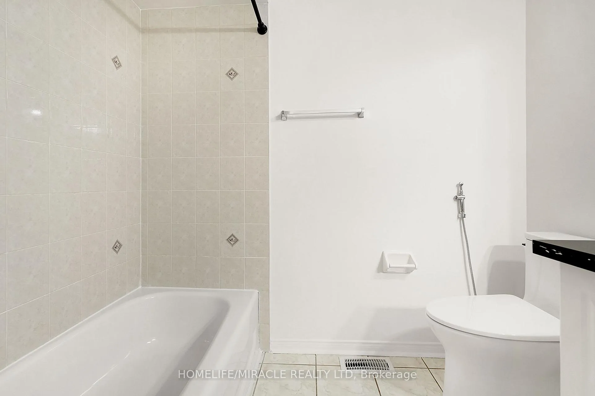 Photo 21 of 22 Chestermere Crescent, Brampton, Fletcher's Meadow — HOMEH