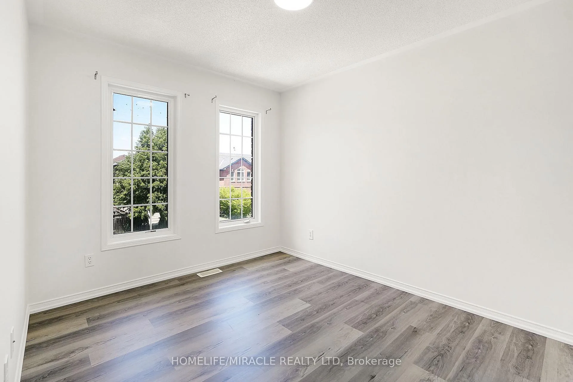 Photo 24 of 22 Chestermere Crescent, Brampton, Fletcher's Meadow — HOMEH