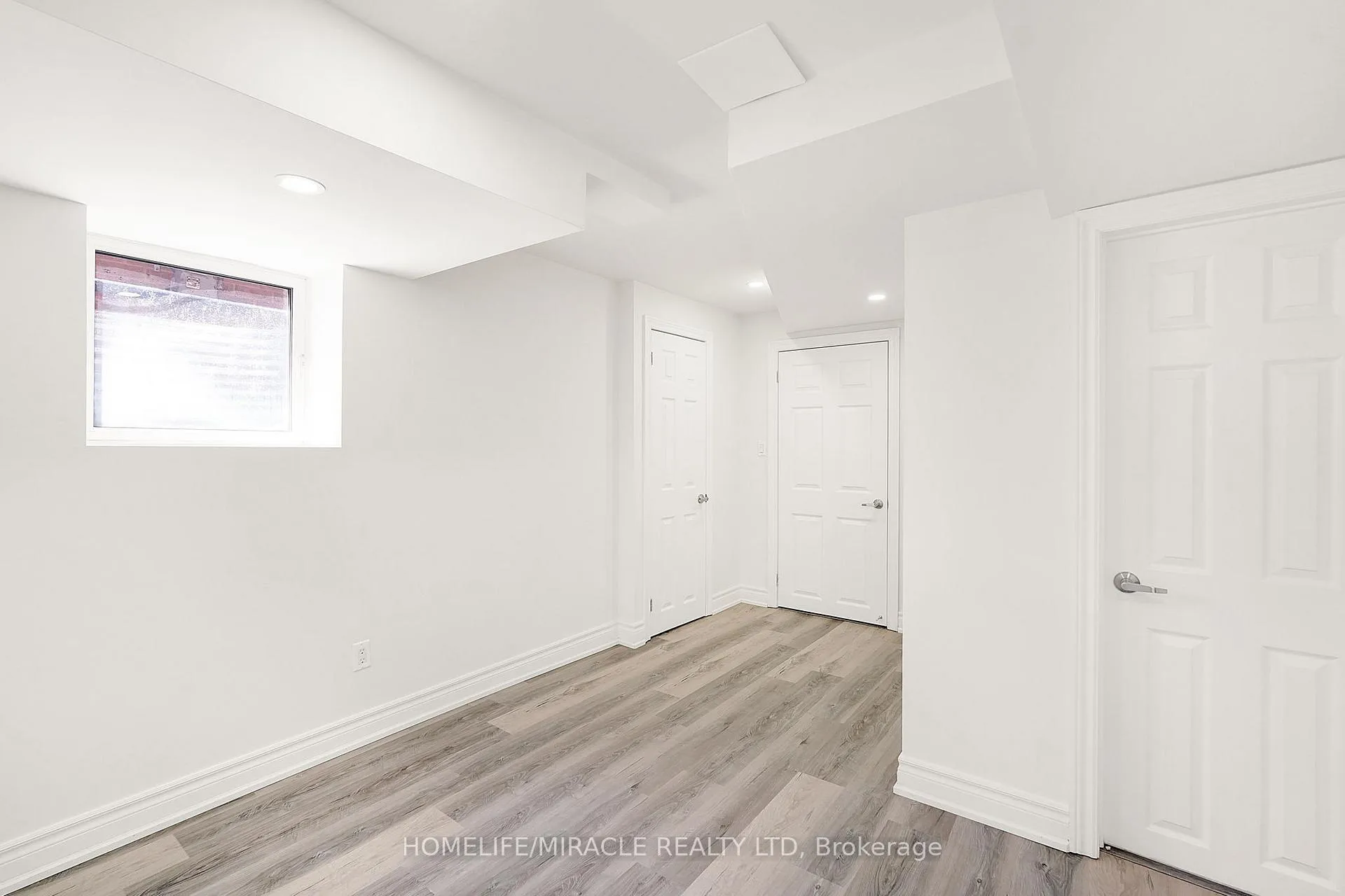 Photo 34 of 22 Chestermere Crescent, Brampton, Fletcher's Meadow — HOMEH