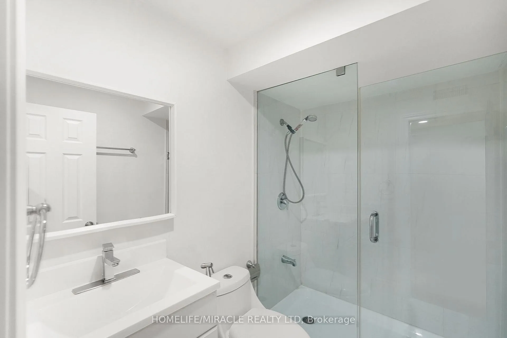 Photo 36 of 22 Chestermere Crescent, Brampton, Fletcher's Meadow — HOMEH