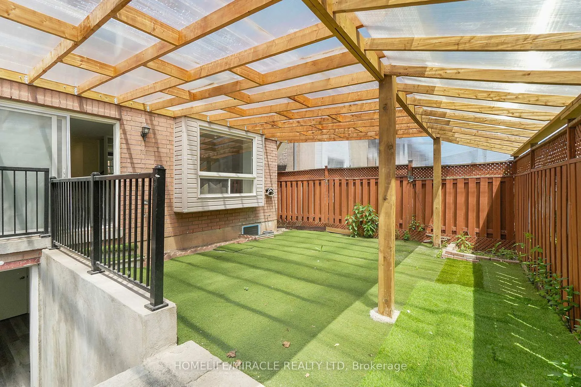 Photo 41 of 22 Chestermere Crescent, Brampton, Fletcher's Meadow — HOMEH