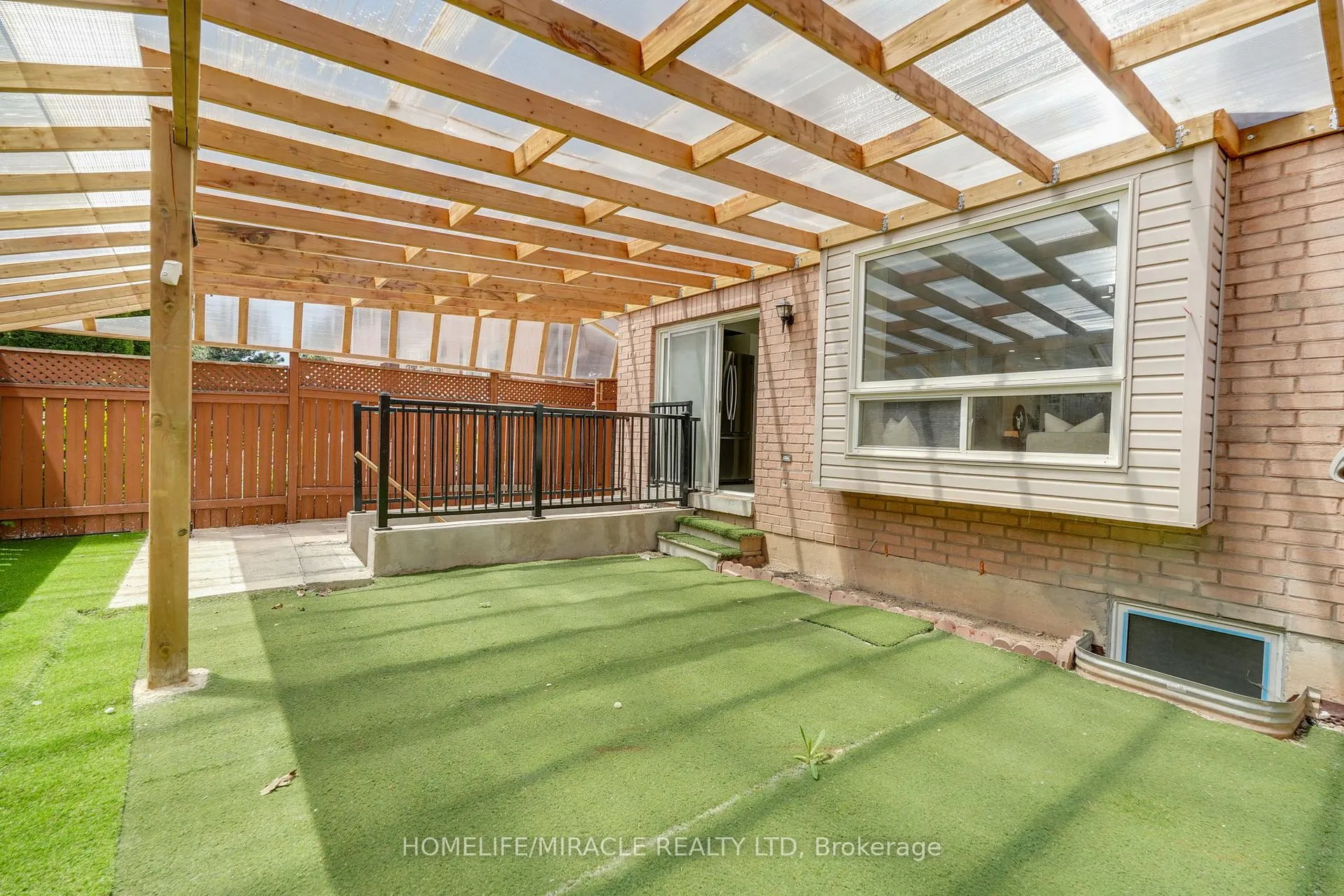 Photo 43 of 22 Chestermere Crescent, Brampton, Fletcher's Meadow — HOMEH