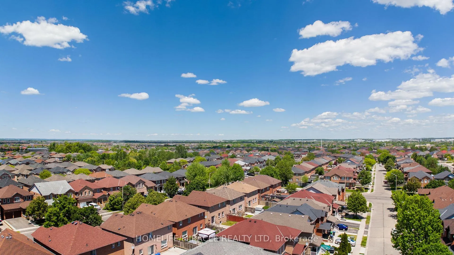 Photo 45 of 22 Chestermere Crescent, Brampton, Fletcher's Meadow — HOMEH