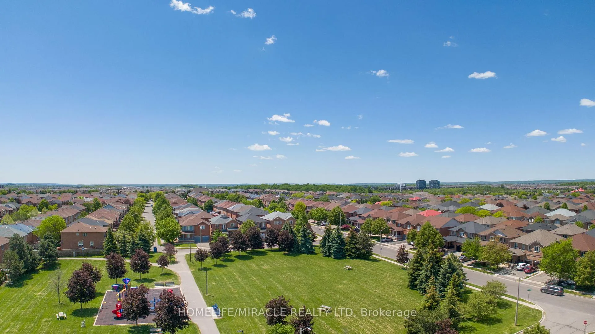 Photo 47 of 22 Chestermere Crescent, Brampton, Fletcher's Meadow — HOMEH