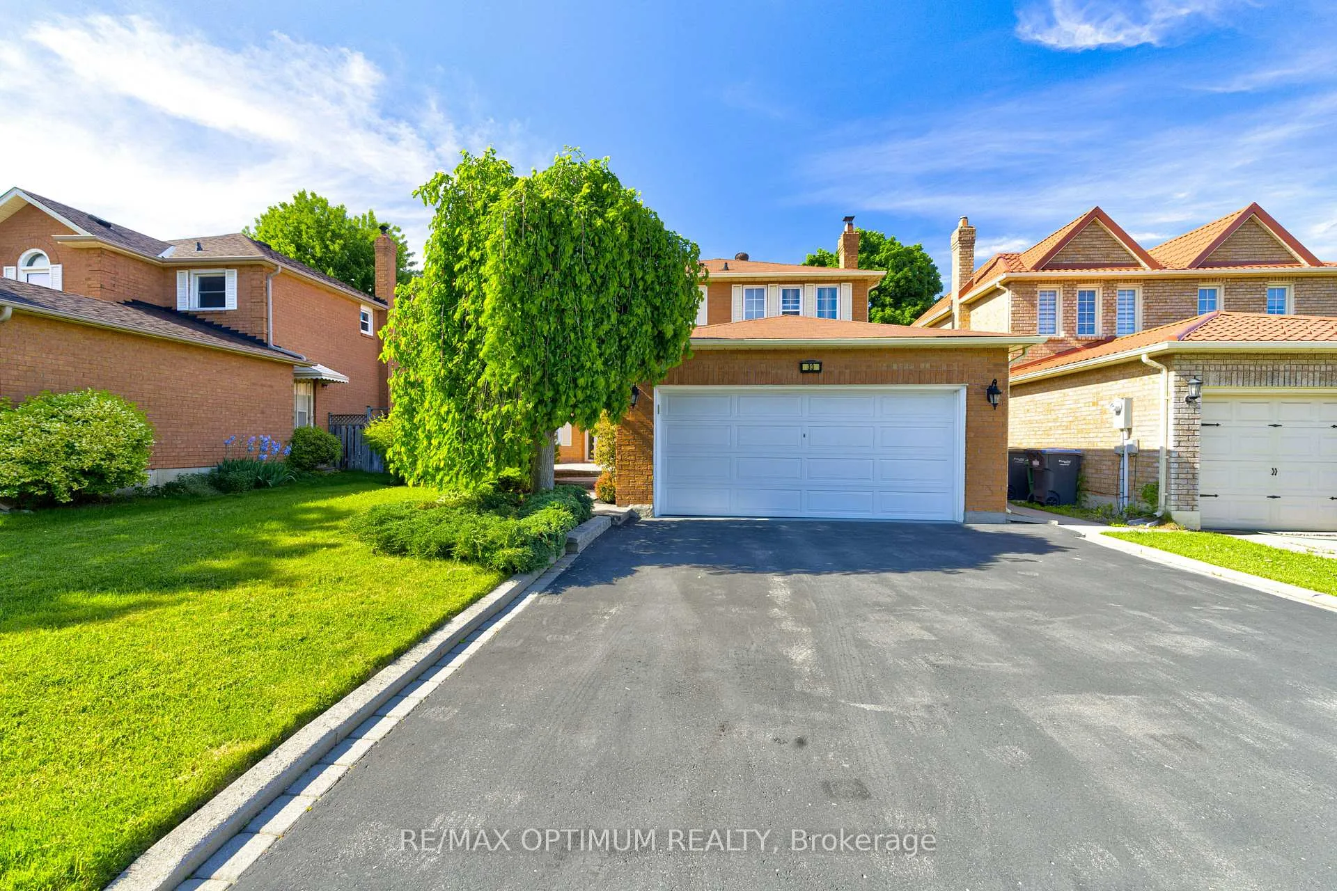 Photo 2 of 33 Corkett Drive, Brampton, Northwood Park — HOMEH
