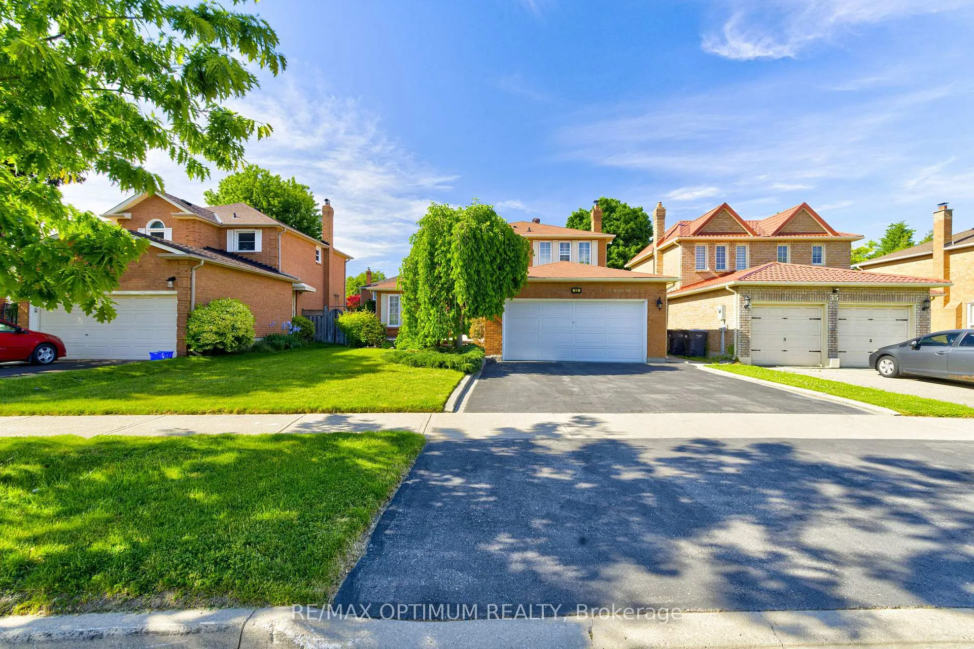 Photo 3 of 33 Corkett Drive, Brampton, Northwood Park — HOMEH
