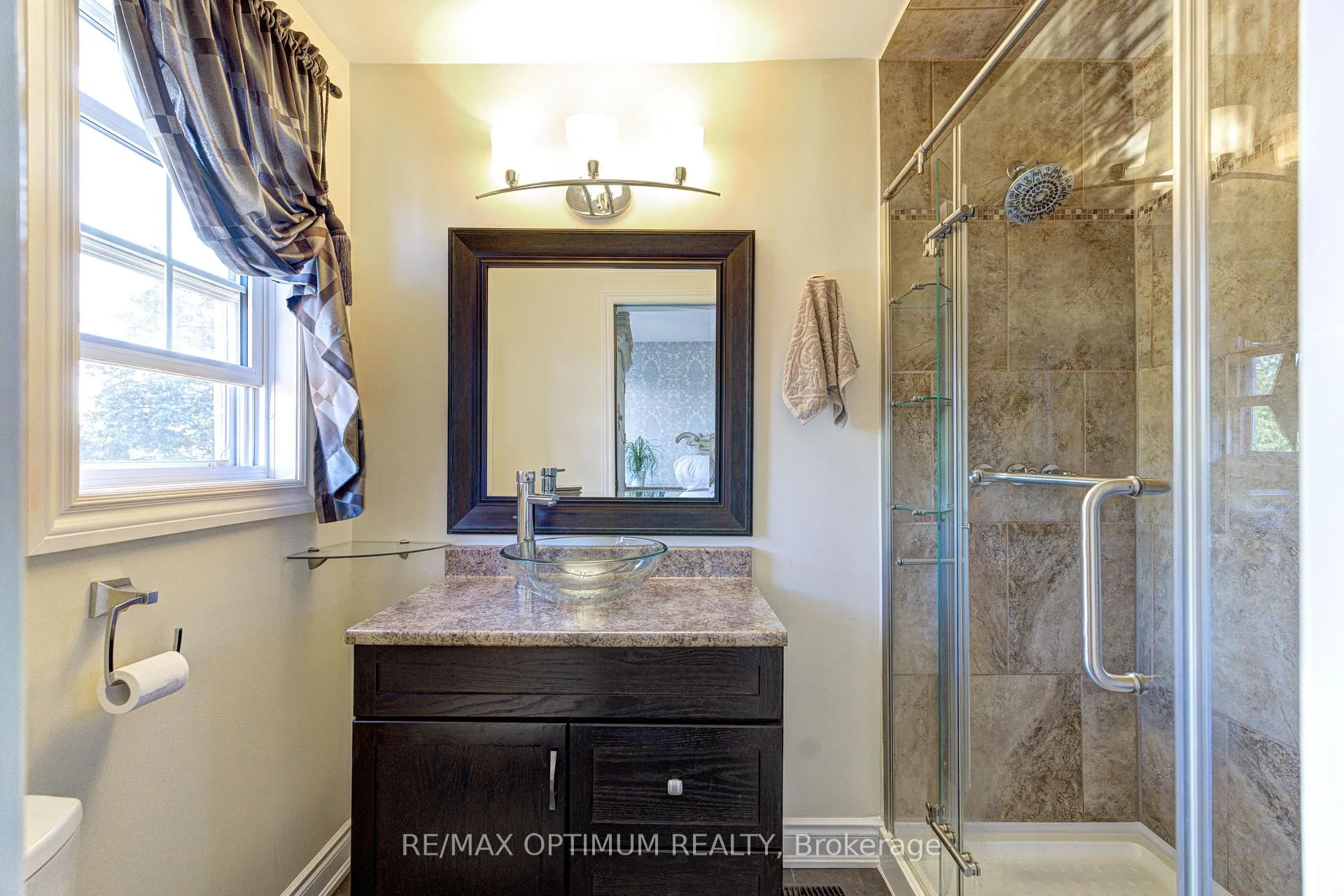 Photo 31 of 33 Corkett Drive, Brampton, Northwood Park — HOMEH