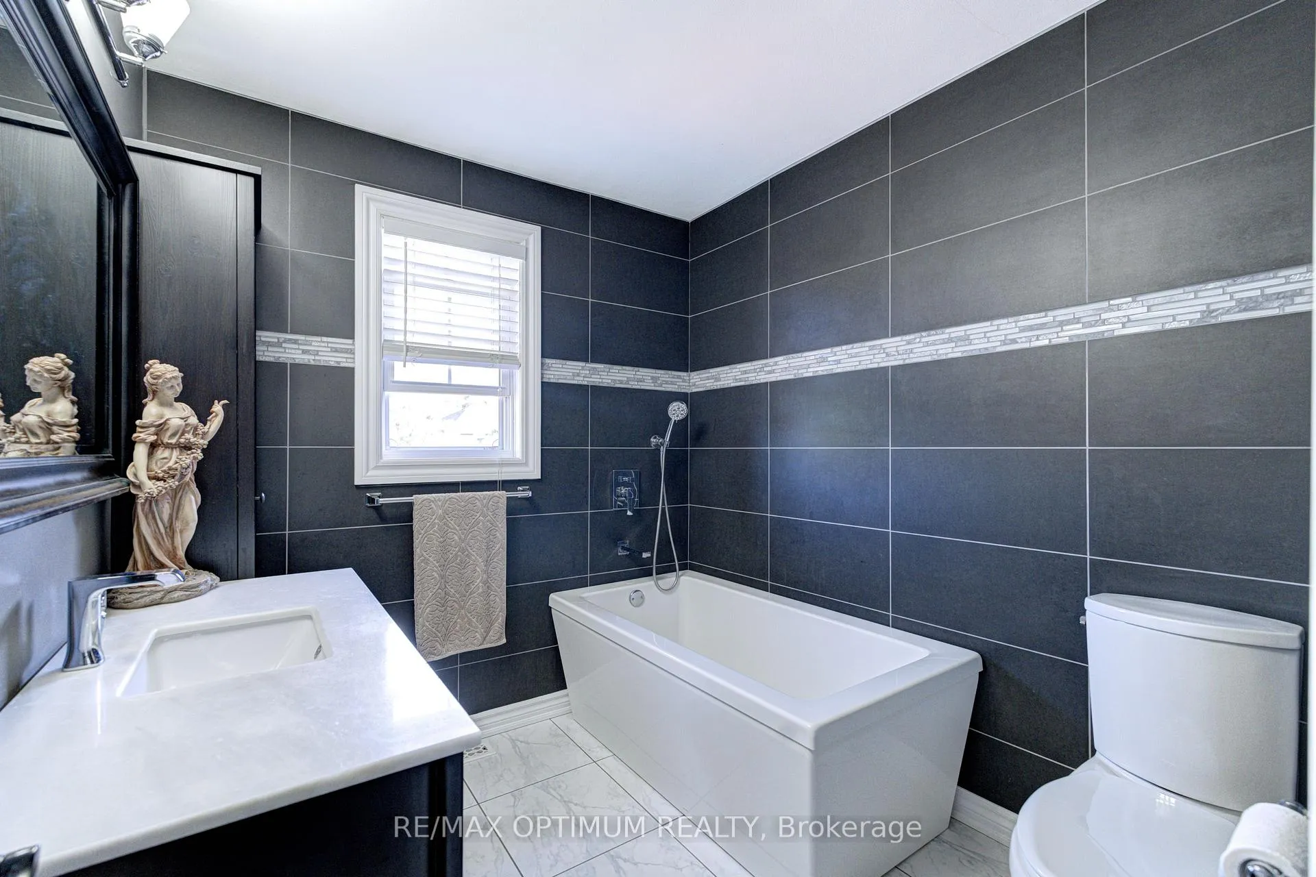 Photo 34 of 33 Corkett Drive, Brampton, Northwood Park — HOMEH