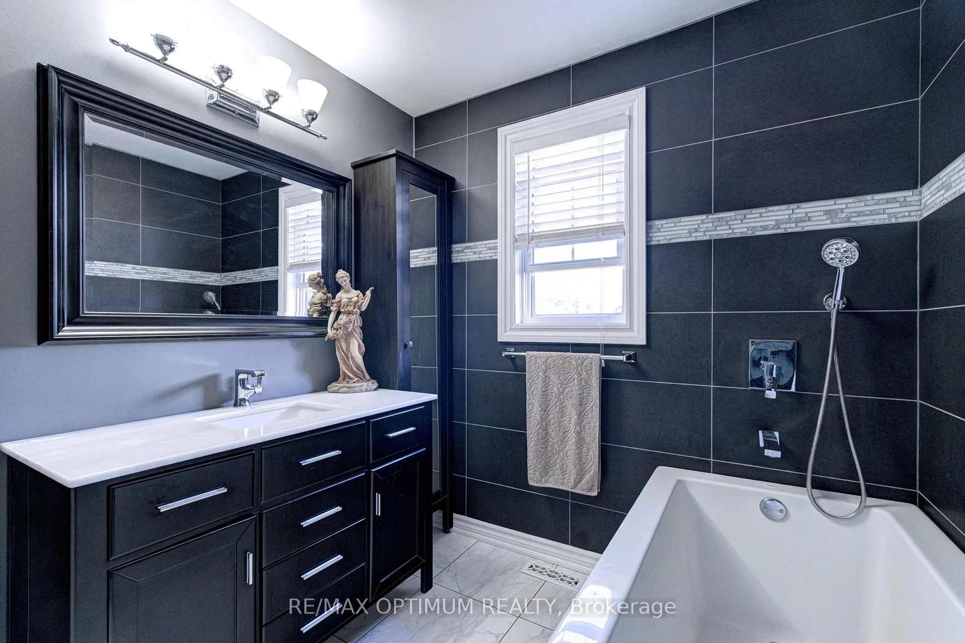 Photo 35 of 33 Corkett Drive, Brampton, Northwood Park — HOMEH