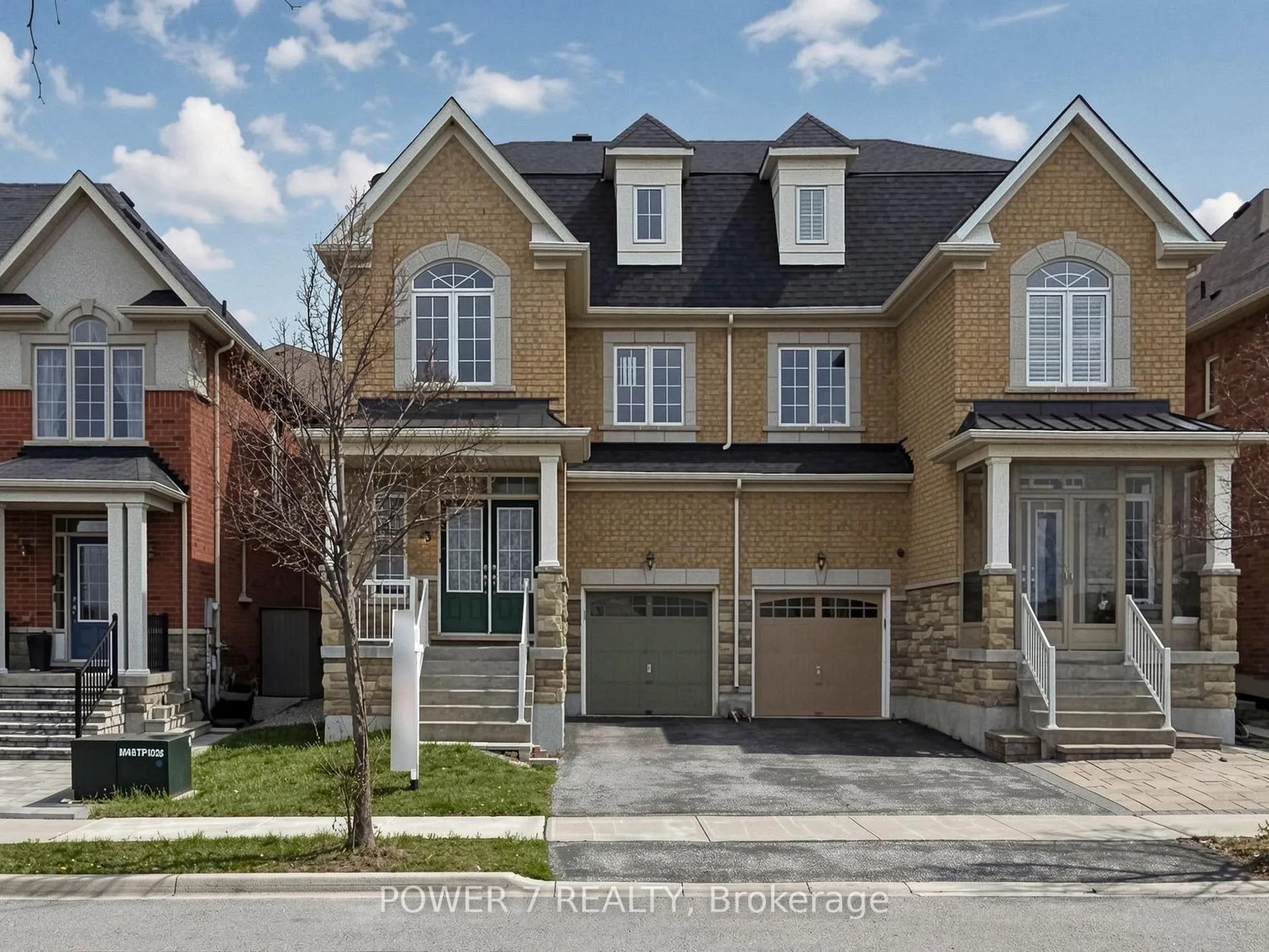 Photo 1 of 43 Living Crescent, Markham, Victoria Square — HOMEH