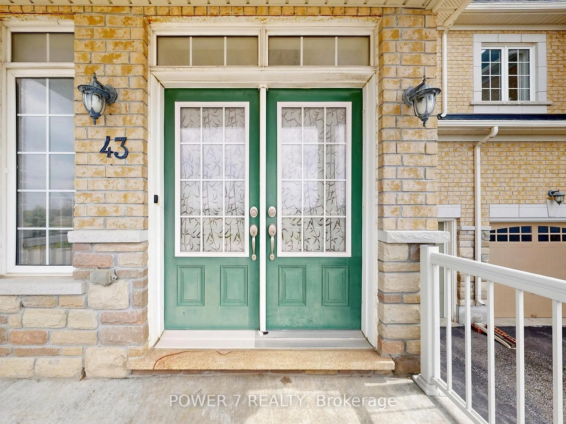 Photo 3 of 43 Living Crescent, Markham, Victoria Square — HOMEH